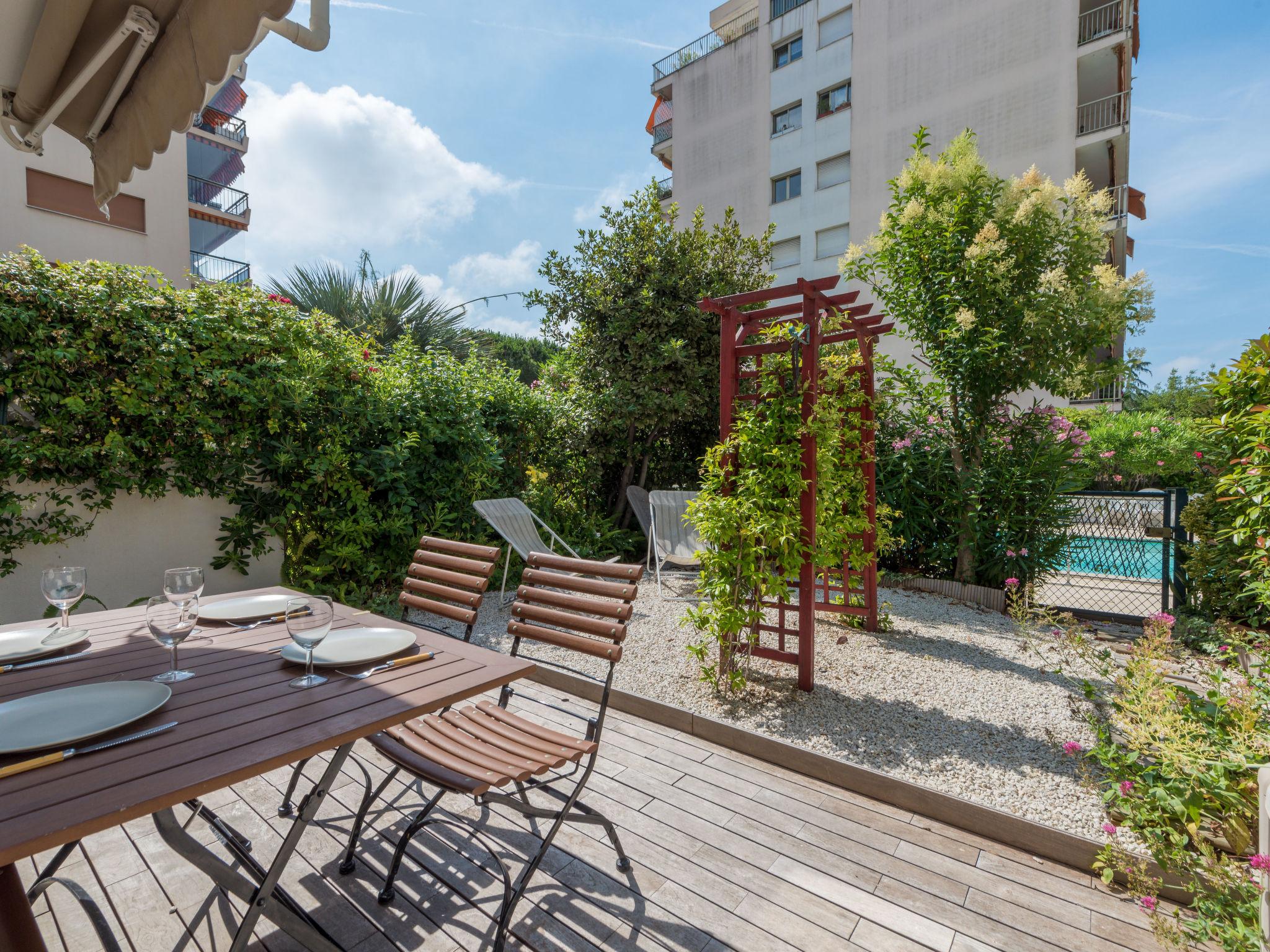 Foto 15 - Apartamento de 1 habitación en Cannes con piscina y vistas al mar