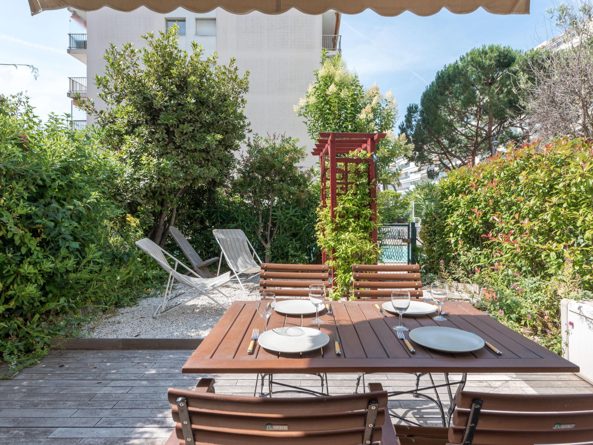 Foto 5 - Appartamento con 1 camera da letto a Cannes con piscina e vista mare