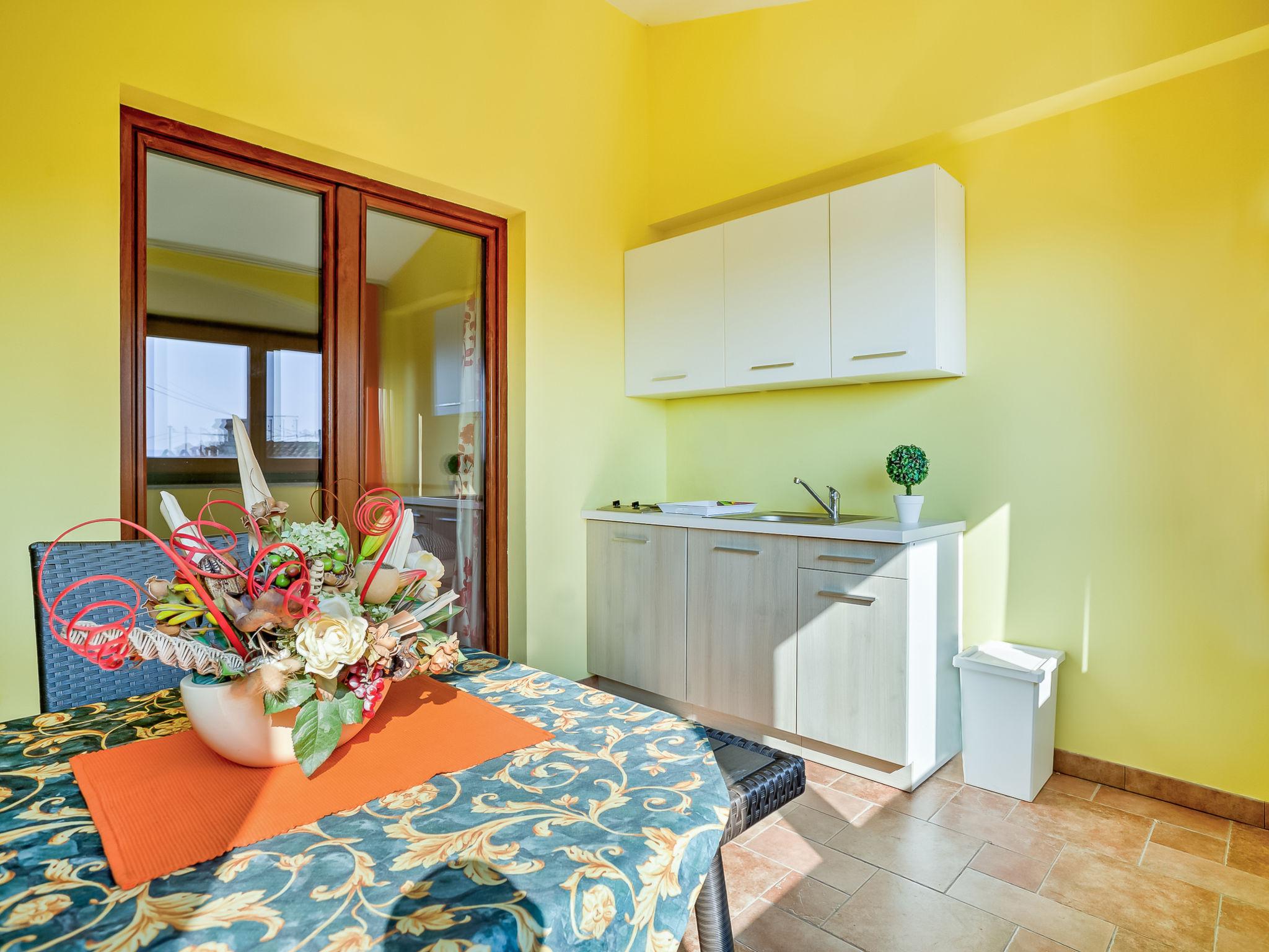 Foto 3 - Apartamento de 1 habitación en Tar-Vabriga con piscina y vistas al mar
