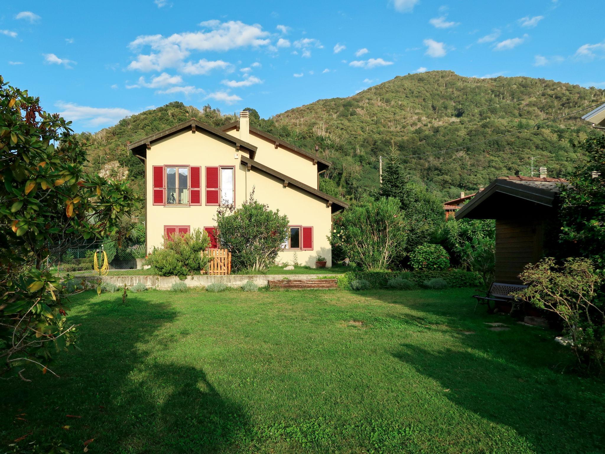 Foto 1 - Apartamento de 1 habitación en Maccagno con Pino e Veddasca con vistas a la montaña