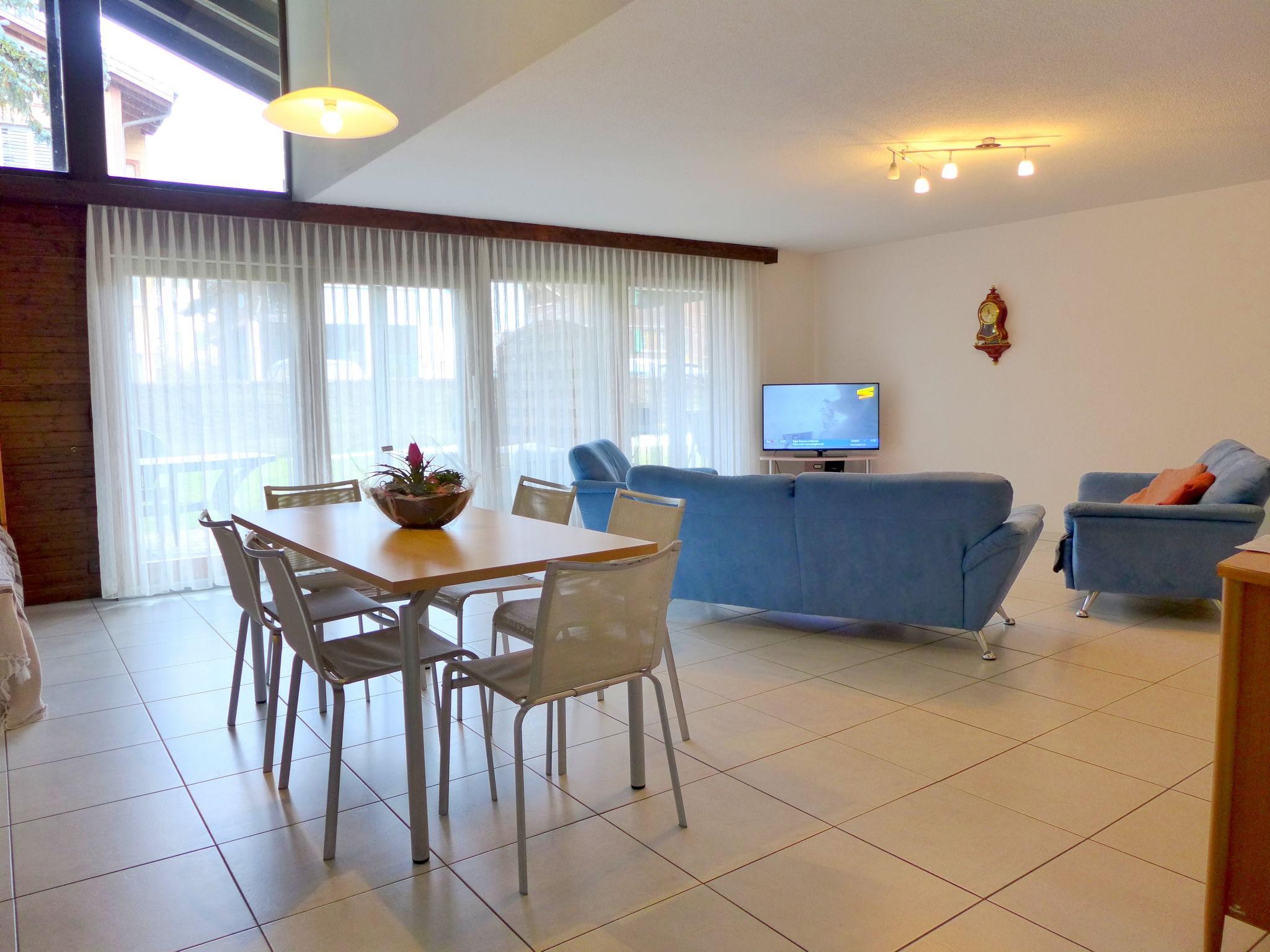 Photo 3 - 2 bedroom Apartment in Wilderswil with garden and mountain view