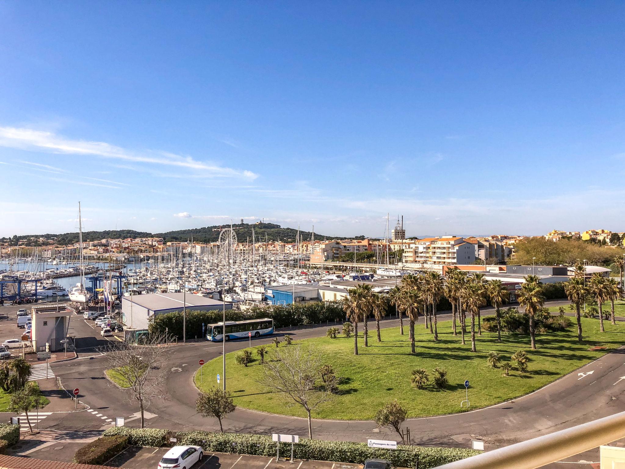 Foto 14 - Appartamento con 3 camere da letto a Agde con piscina e vista mare