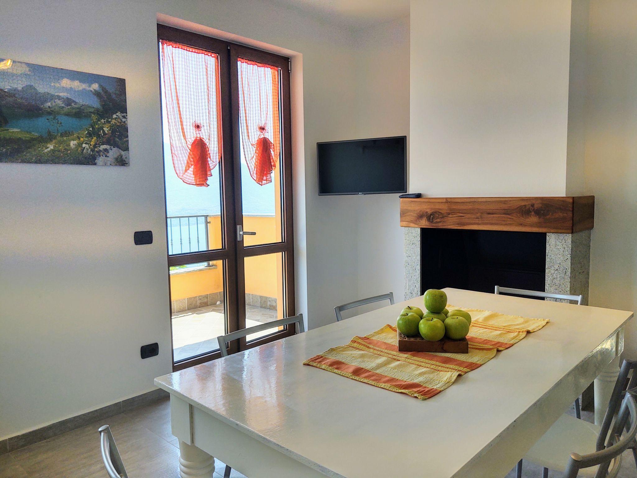 Photo 8 - 2 bedroom Apartment in Trezzone with terrace and mountain view