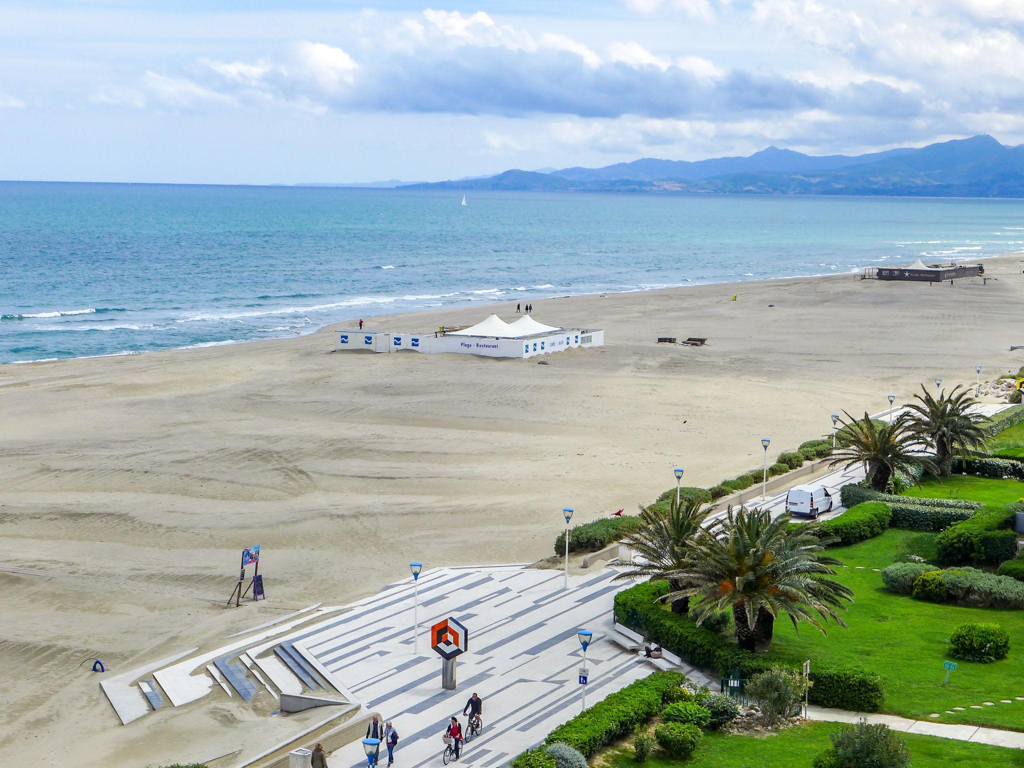 Foto 21 - Appartamento con 1 camera da letto a Canet-en-Roussillon con vista mare