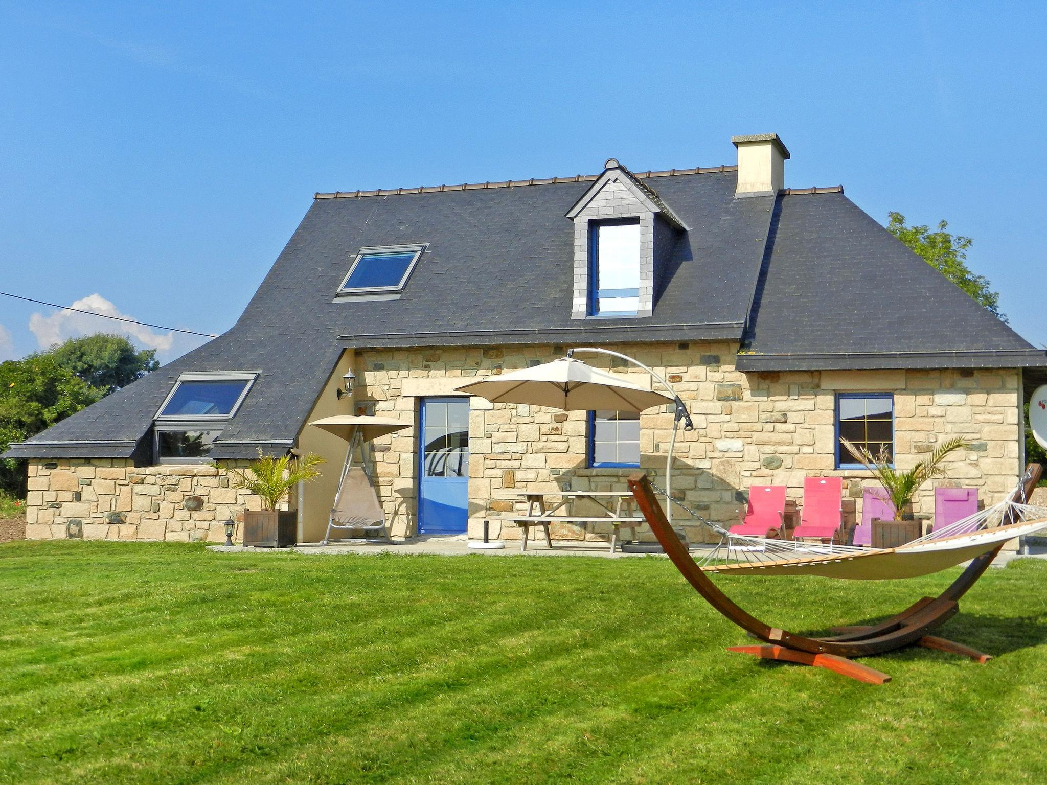 Foto 1 - Casa con 3 camere da letto a Telgruc-sur-Mer con giardino e vista mare