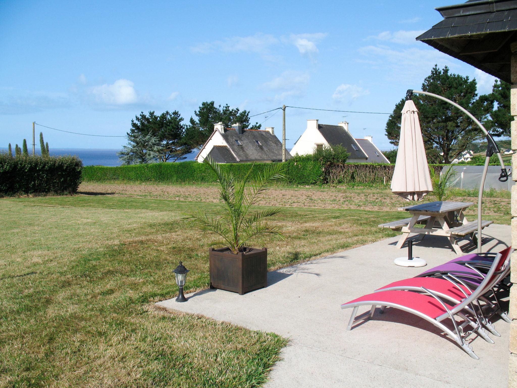 Foto 2 - Casa con 3 camere da letto a Telgruc-sur-Mer con giardino e vista mare