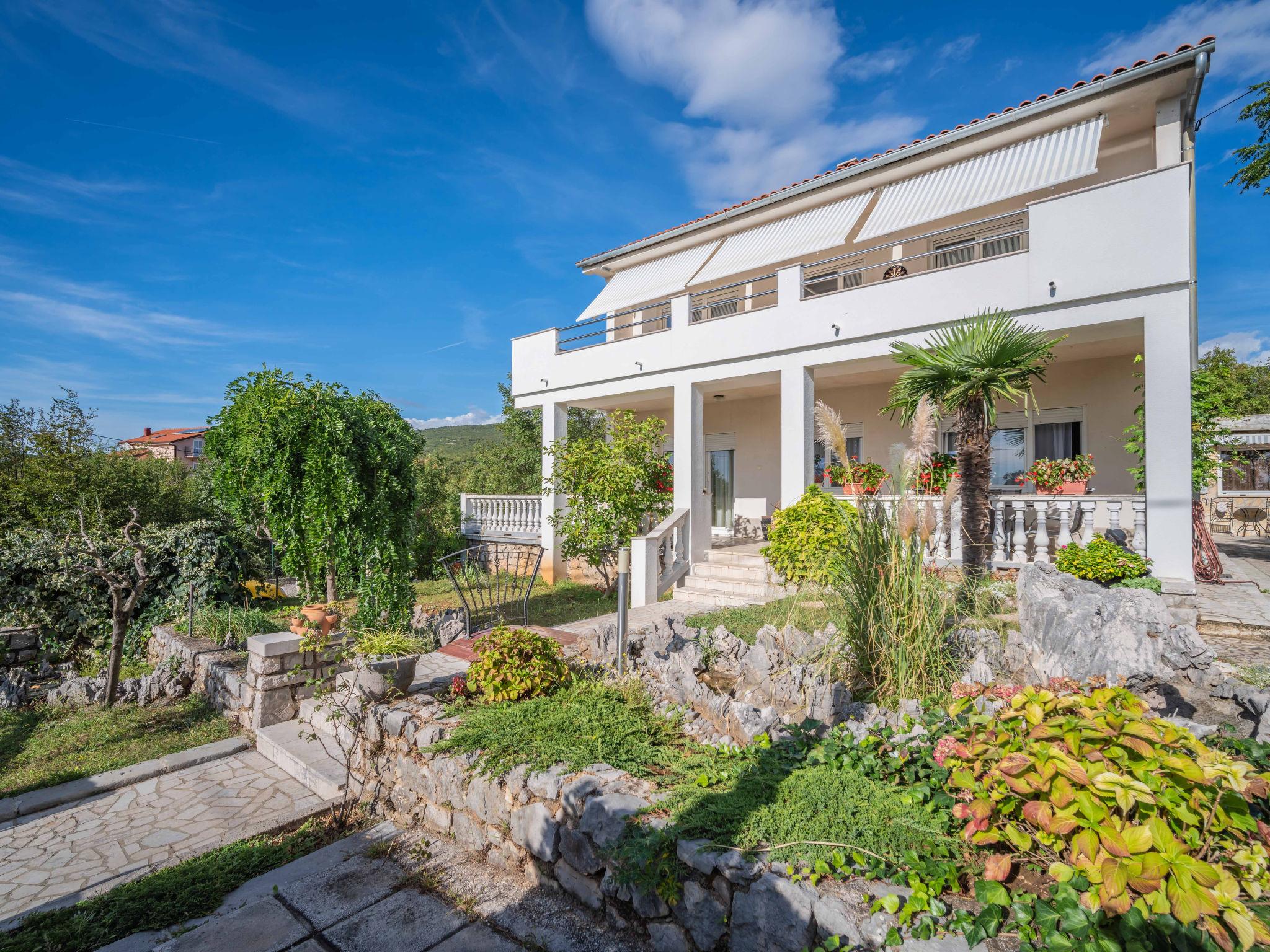 Photo 1 - Appartement de 3 chambres à Crikvenica avec jardin et vues à la mer