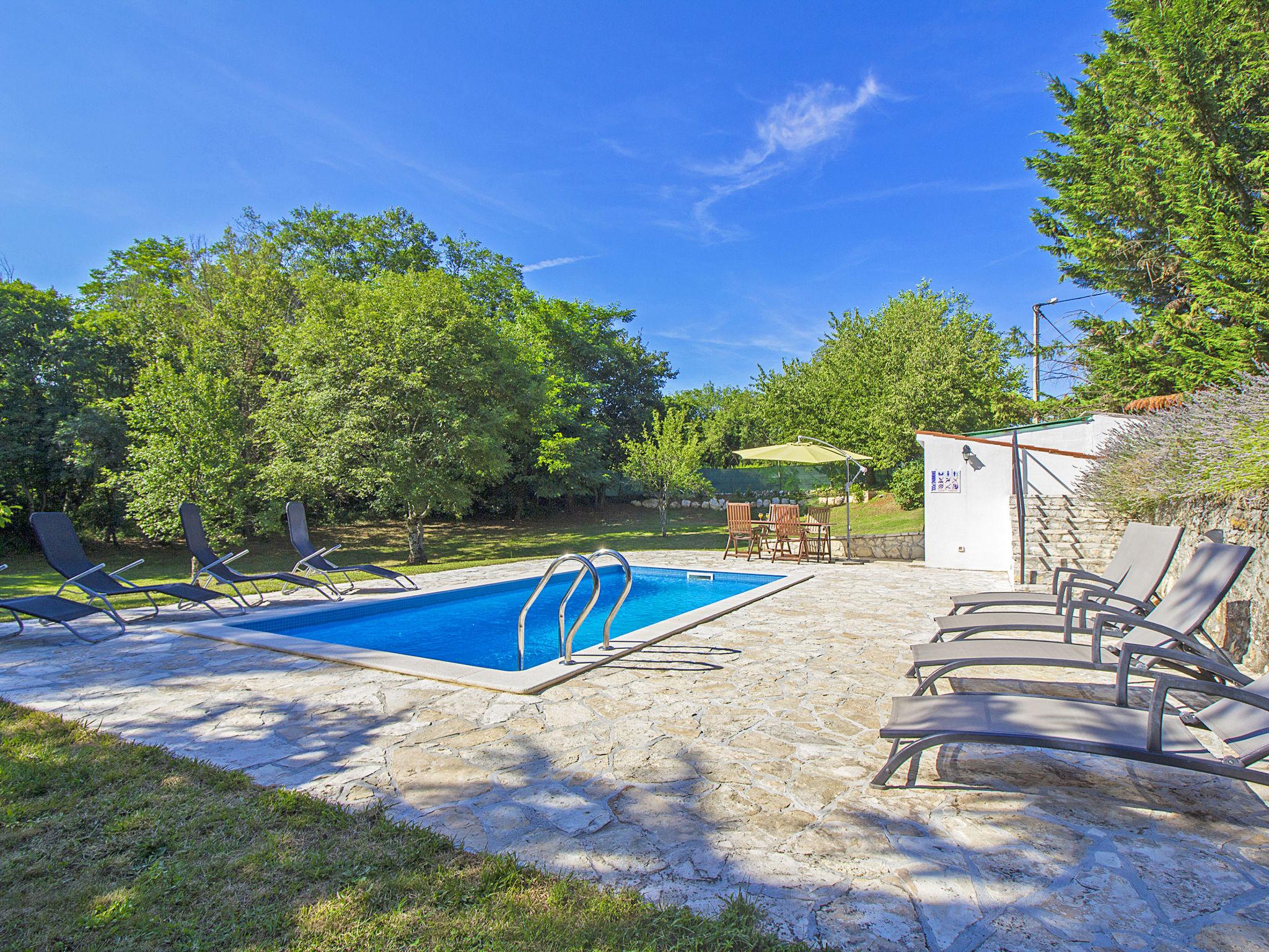 Foto 16 - Casa con 3 camere da letto a Raša con piscina privata e giardino