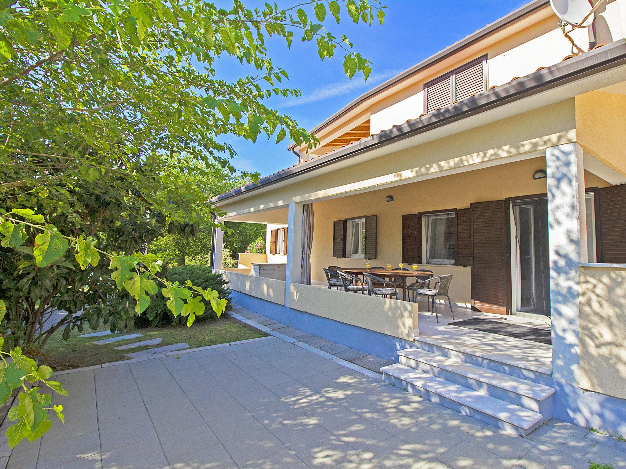 Photo 18 - Maison de 3 chambres à Raša avec piscine privée et jardin