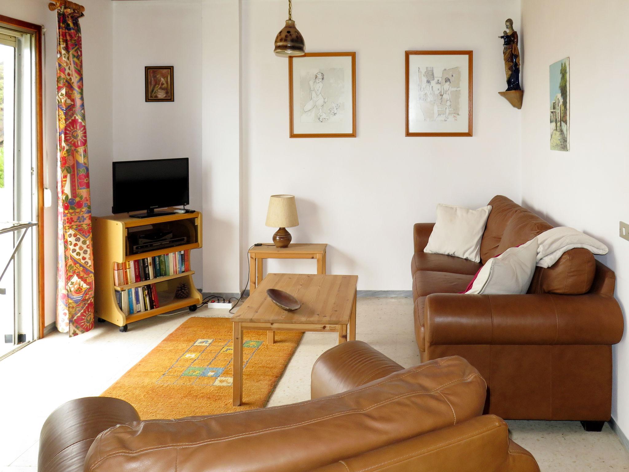 Photo 3 - 1 bedroom Apartment in Candelaria with swimming pool and garden