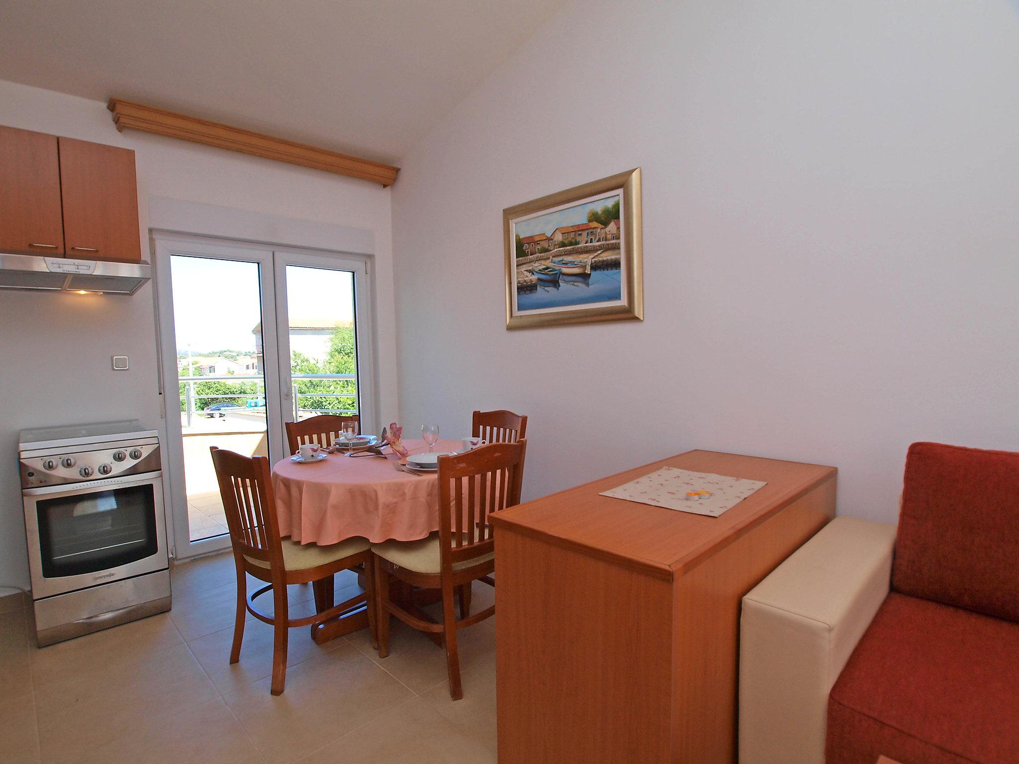 Photo 9 - Appartement en Pirovac avec terrasse et vues à la mer