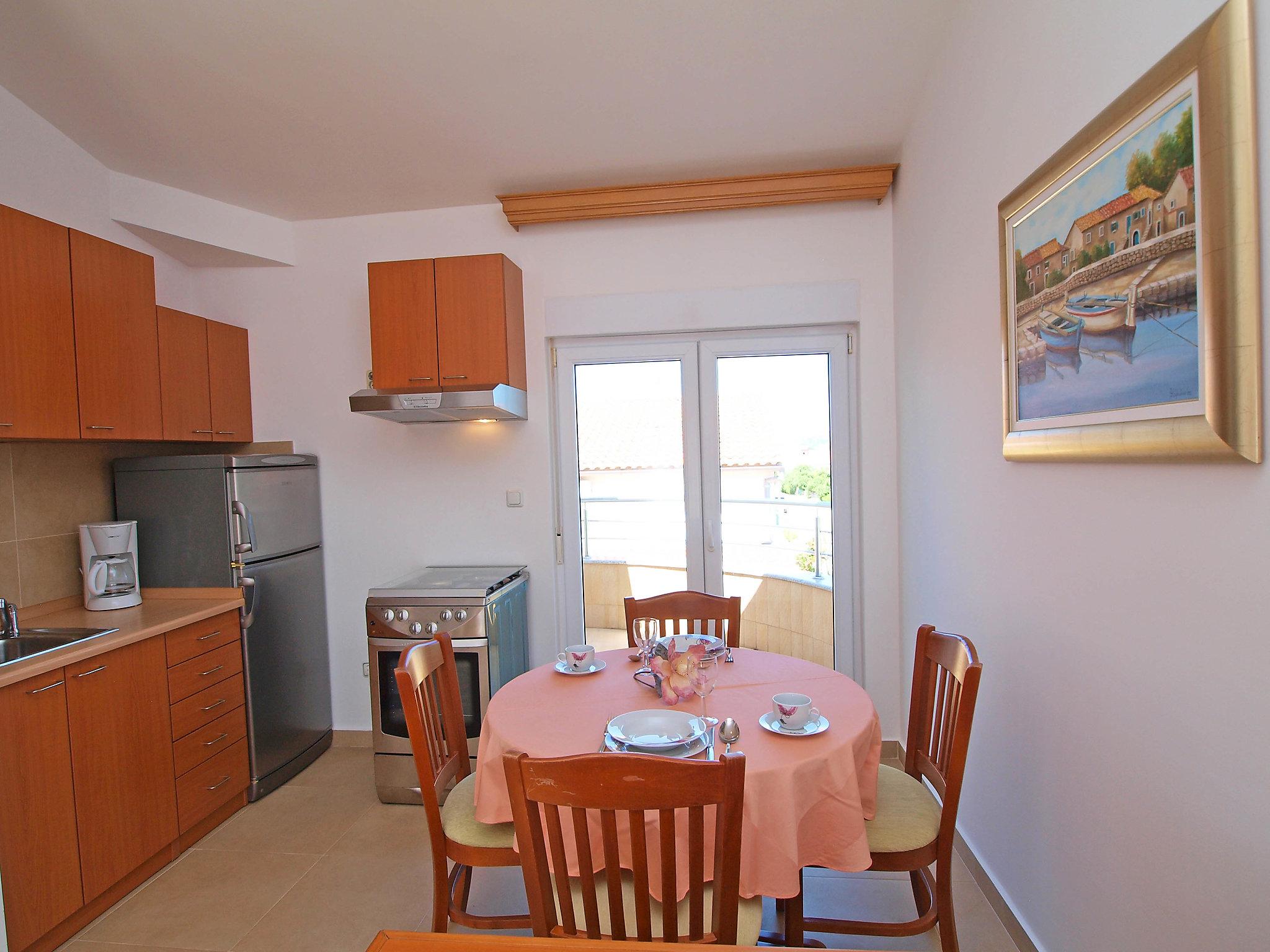 Photo 5 - Apartment in Pirovac with terrace and sea view