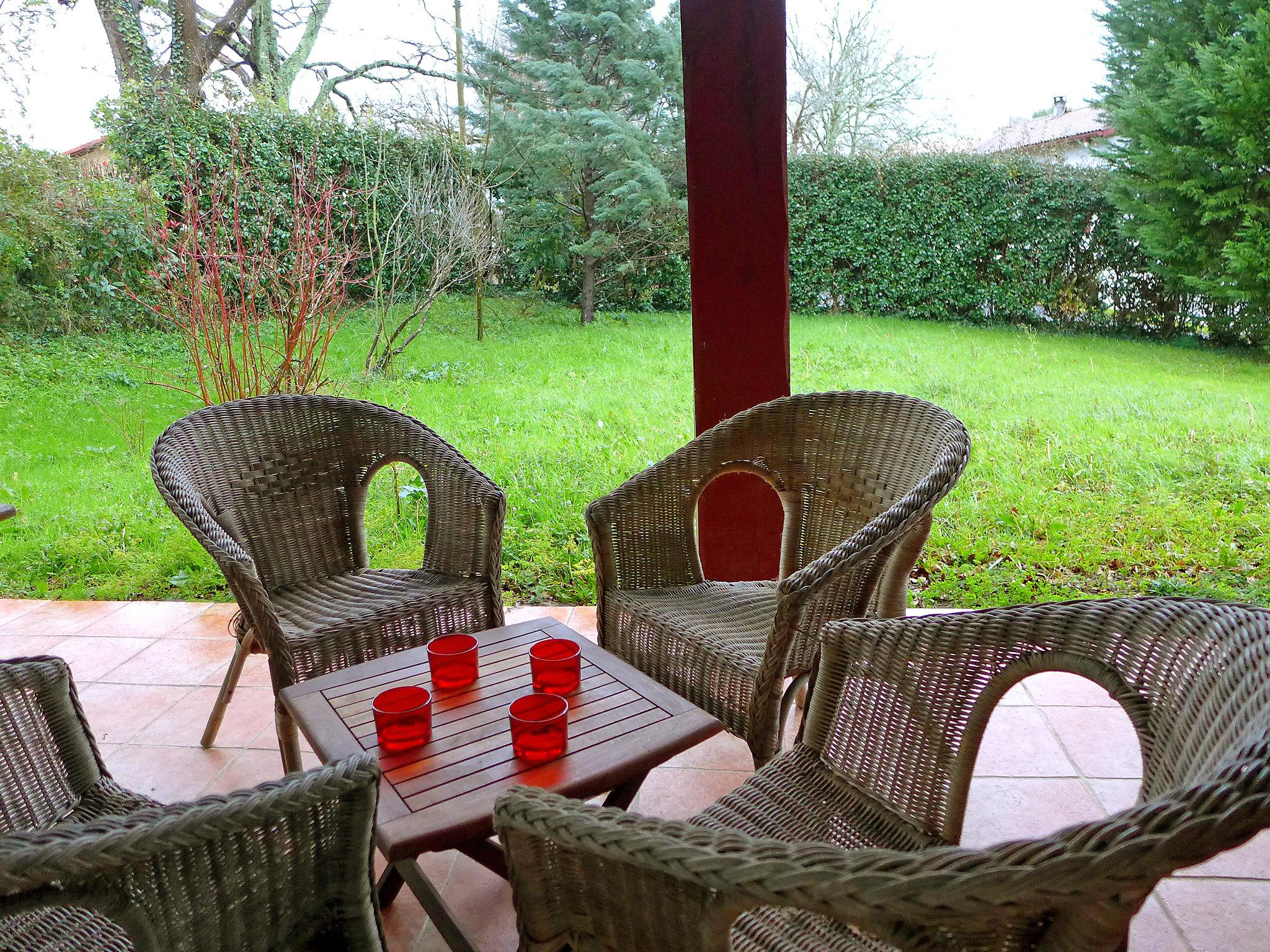 Photo 20 - 4 bedroom House in Saint-Pée-sur-Nivelle with garden and terrace