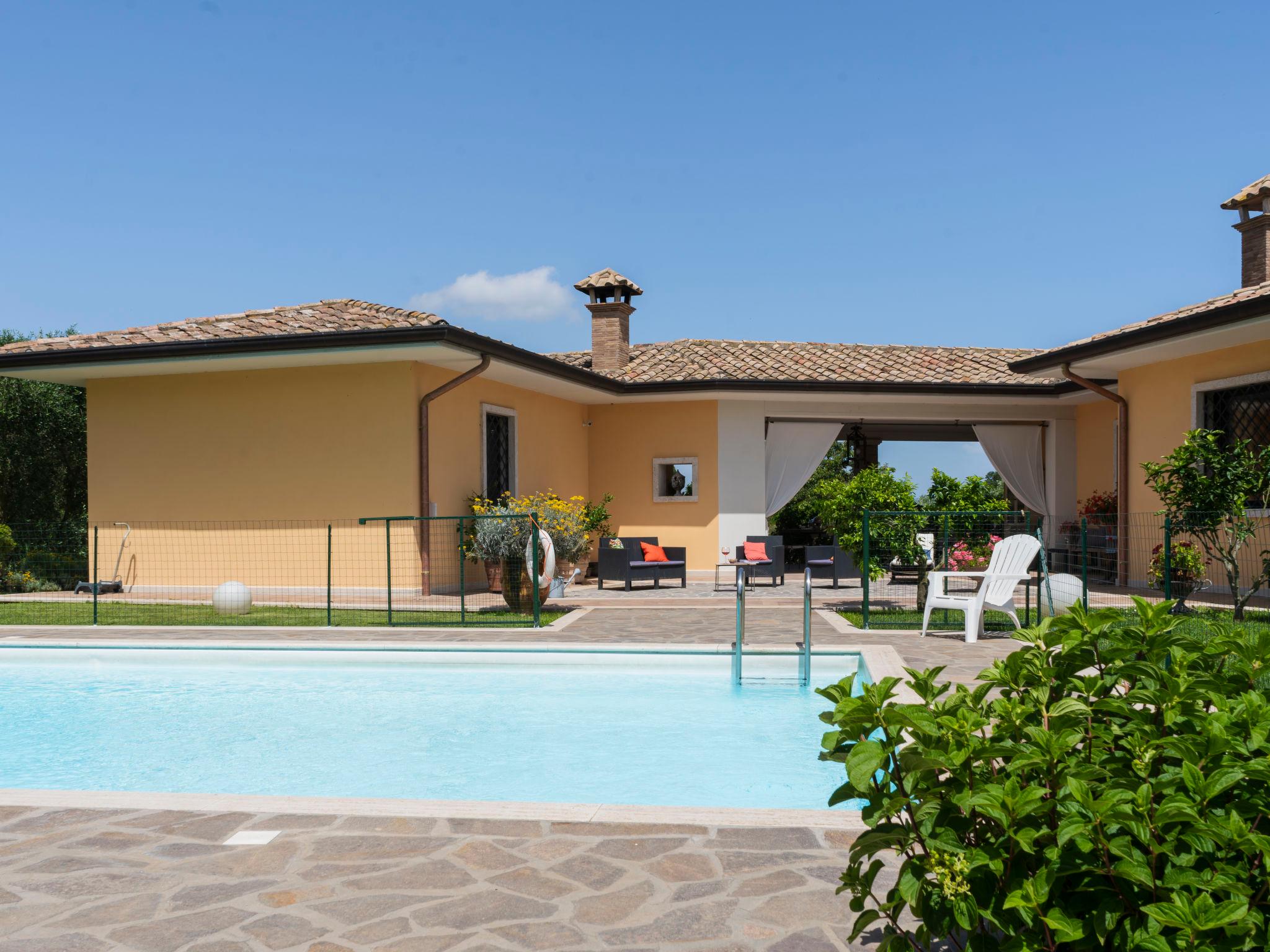 Photo 27 - Maison de 4 chambres à Marta avec piscine privée et jardin