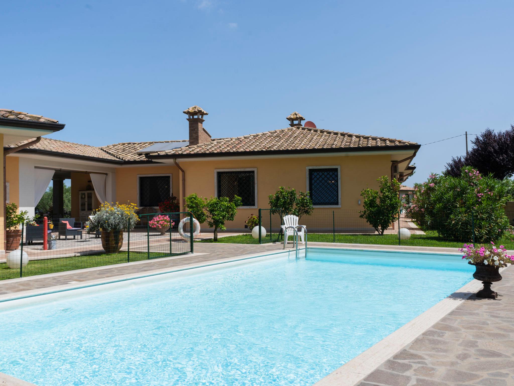 Photo 4 - Maison de 4 chambres à Marta avec piscine privée et jardin