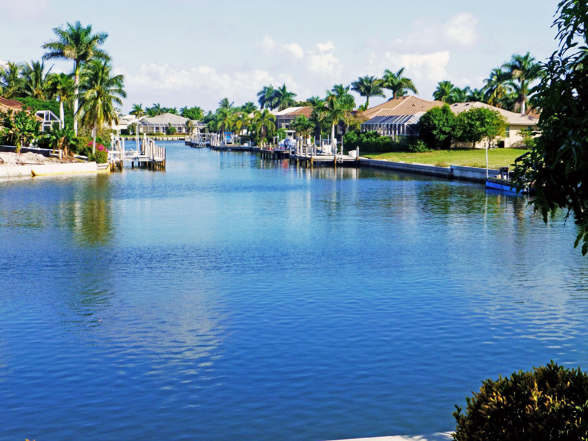 Photo 19 - 2 bedroom House in Marco Island with private pool and sea view