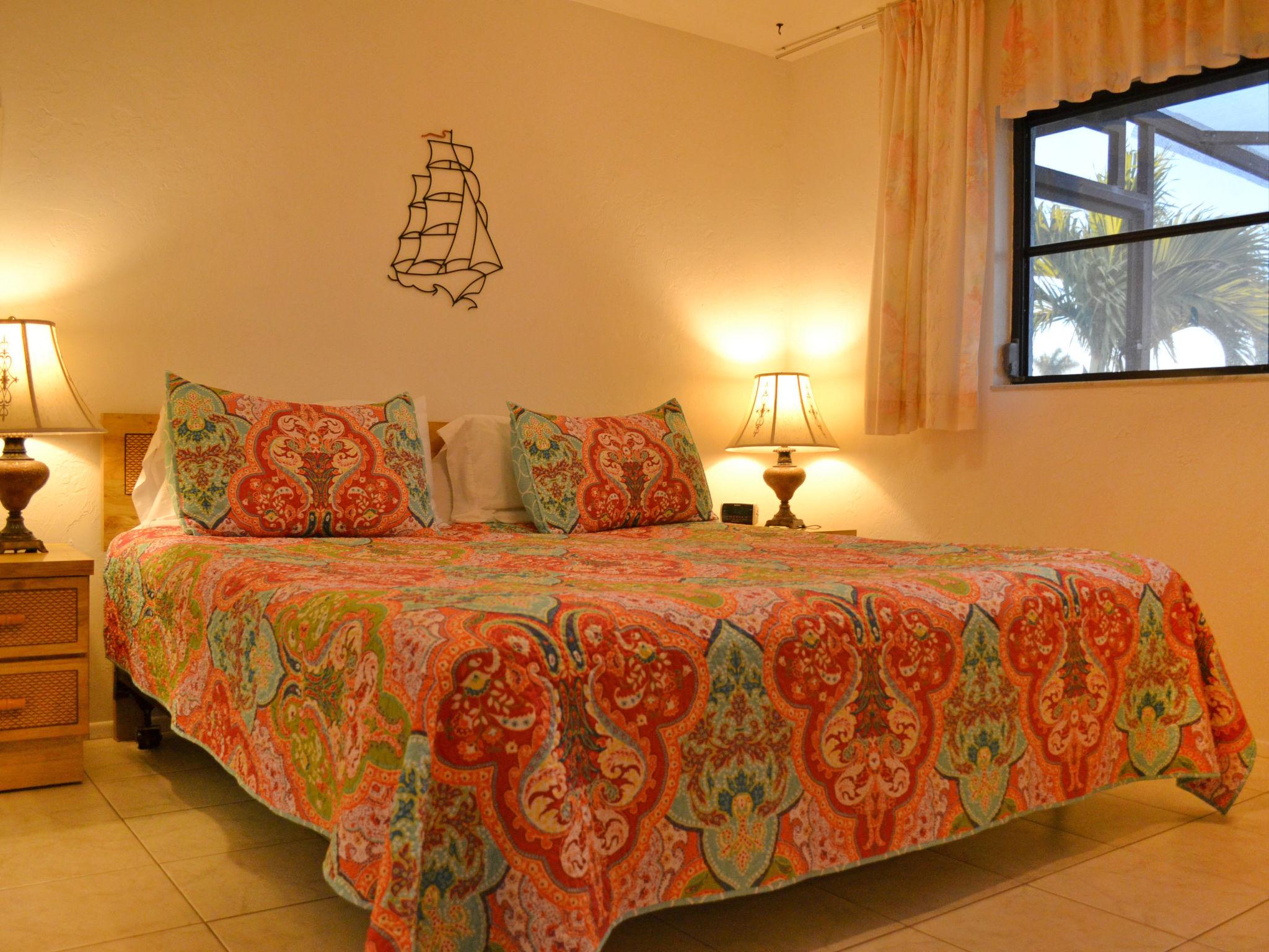 Photo 5 - 2 bedroom House in Marco Island with private pool and sea view