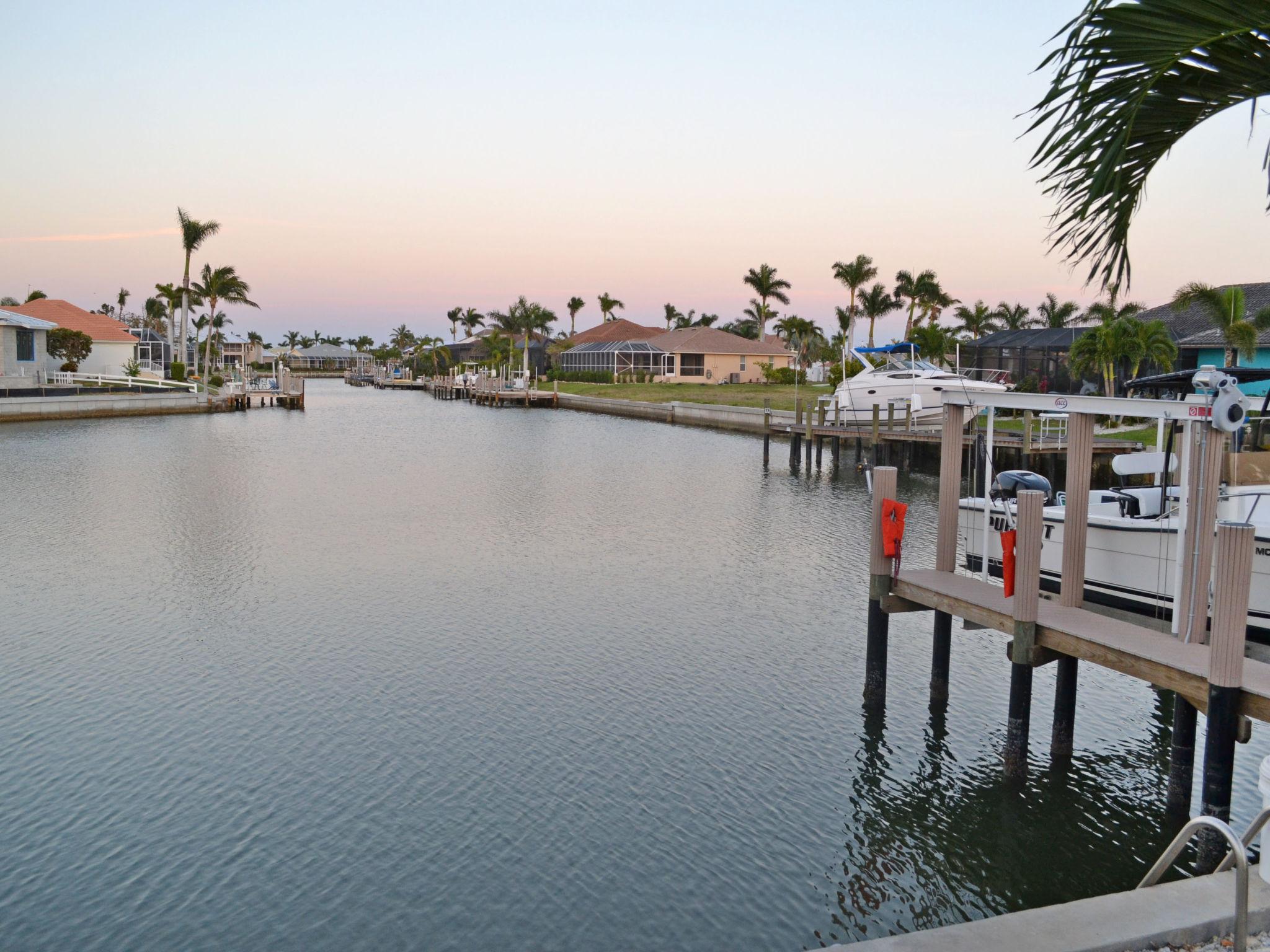 Foto 28 - Casa de 2 quartos em Marco Island com piscina privada e terraço