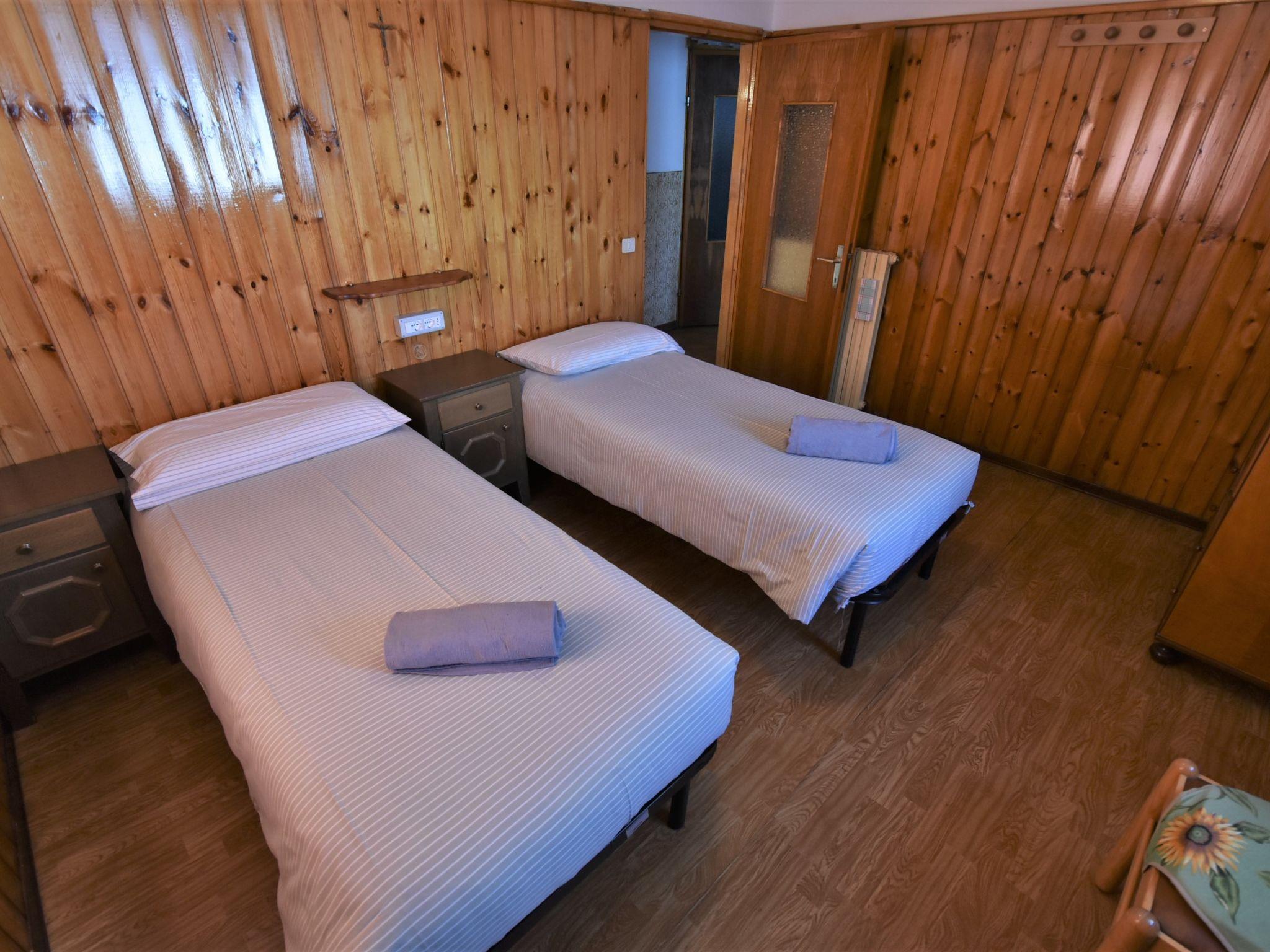 Foto 9 - Apartment mit 4 Schlafzimmern in Livigno mit blick auf die berge