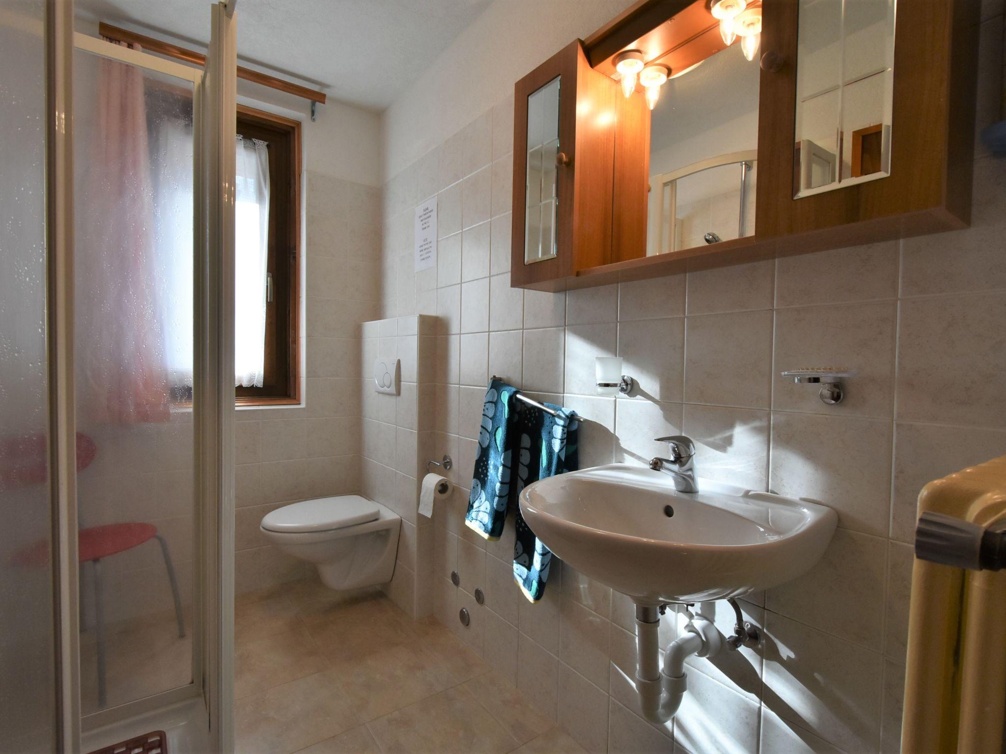 Foto 14 - Apartment mit 4 Schlafzimmern in Livigno mit blick auf die berge