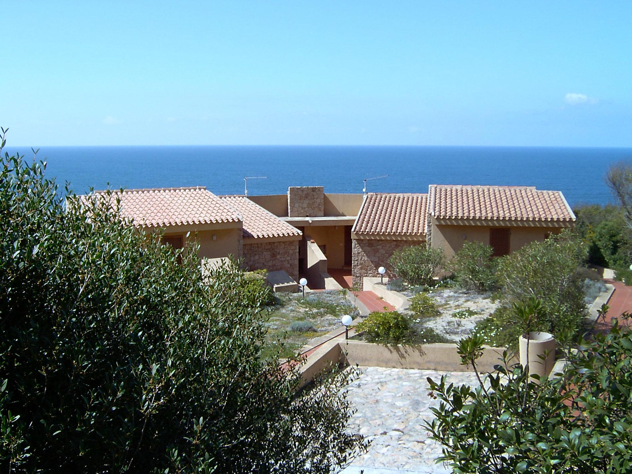 Photo 3 - Maison de 1 chambre à Trinità d'Agultu e Vignola avec jardin et terrasse