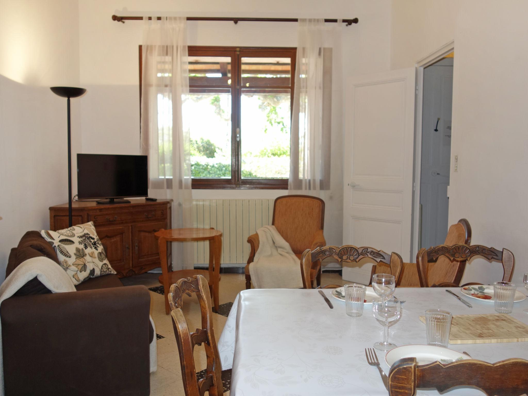 Photo 4 - 2 bedroom House in Saint-Cyr-sur-Mer with garden and terrace