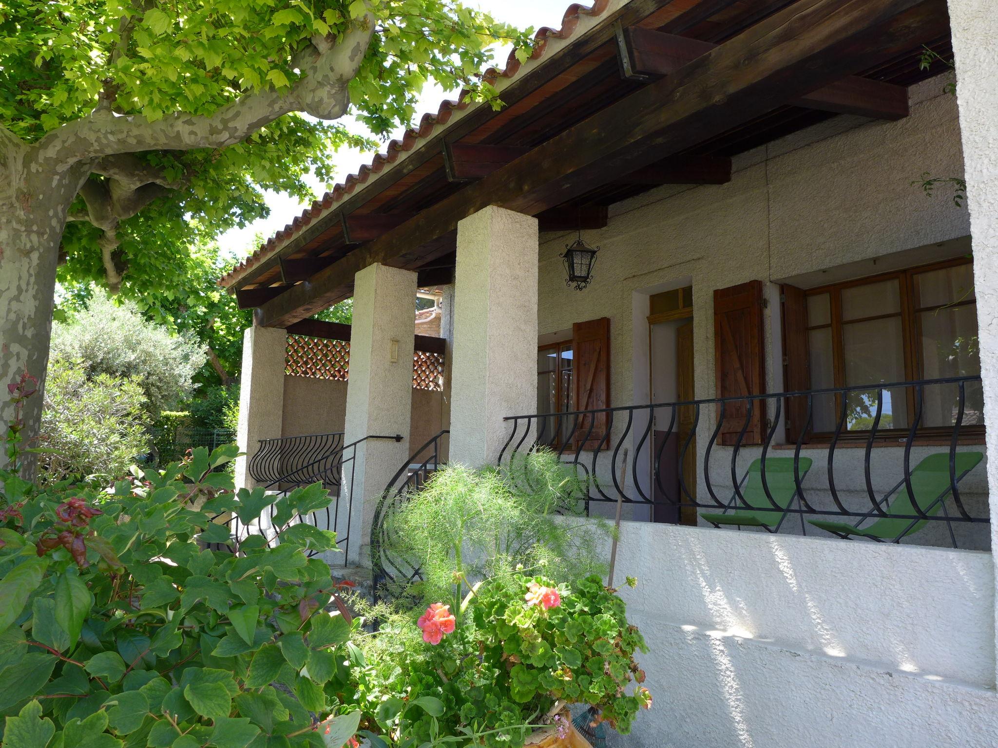 Photo 17 - Maison de 2 chambres à Saint-Cyr-sur-Mer avec jardin et terrasse