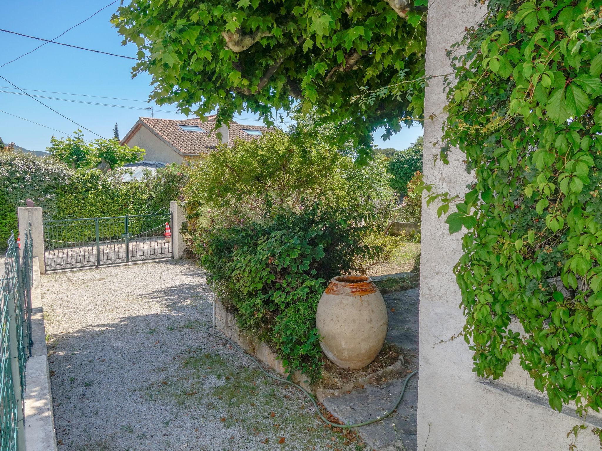 Foto 18 - Casa de 2 quartos em Saint-Cyr-sur-Mer com jardim e terraço