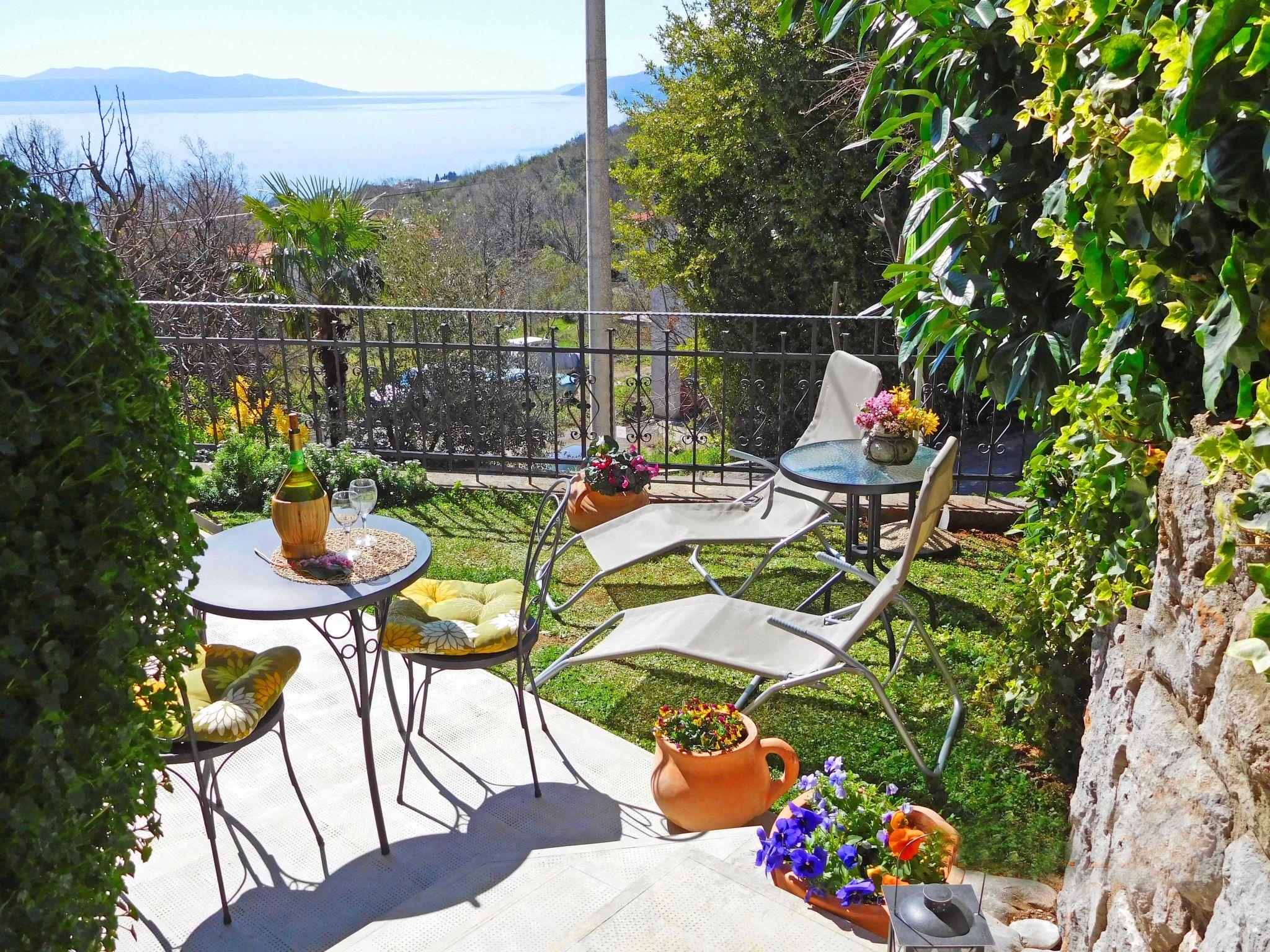 Foto 24 - Apartamento de 1 quarto em Opatija com jardim e terraço