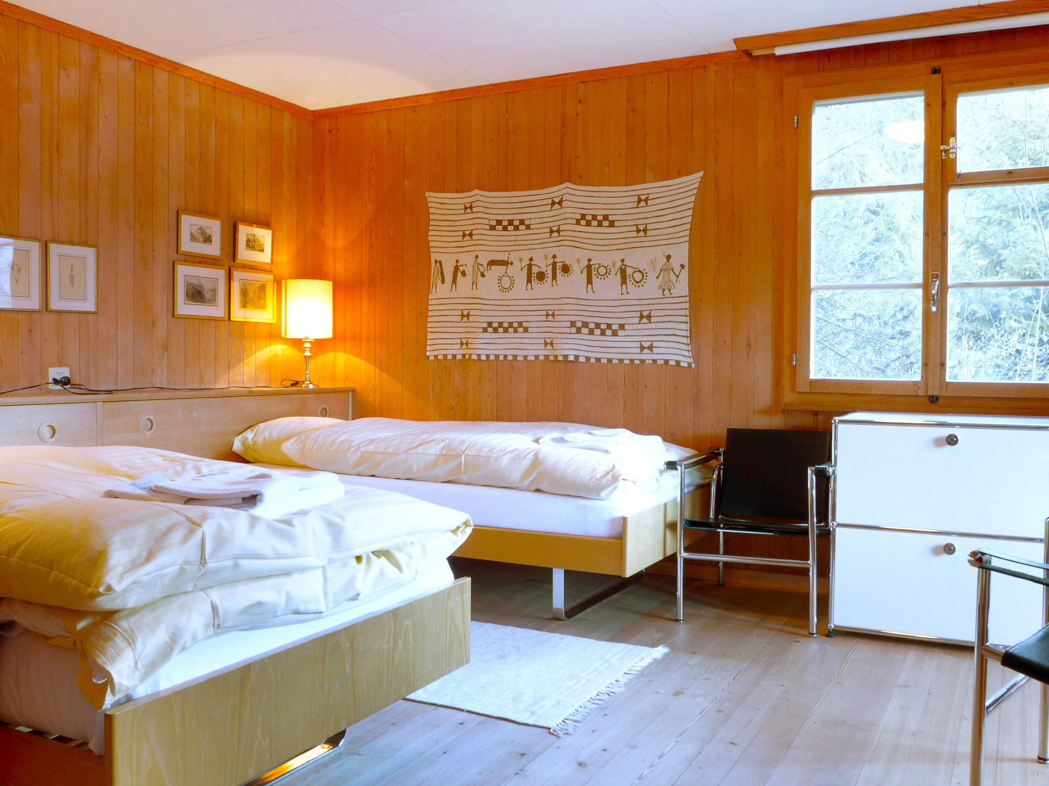 Foto 10 - Apartamento de 1 habitación en Lauterbrunnen con jardín y vistas a la montaña