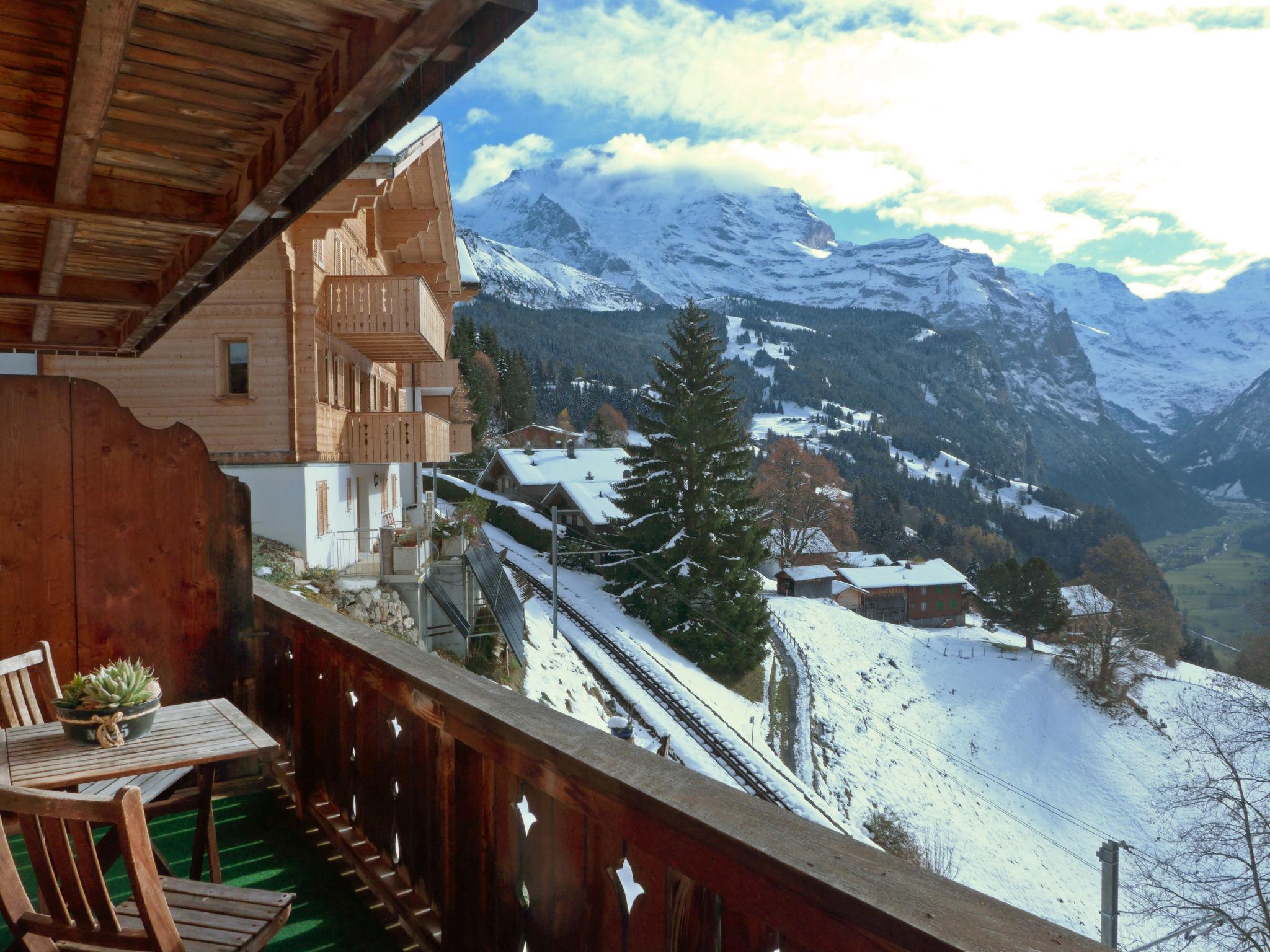 Foto 18 - Apartamento de 1 habitación en Lauterbrunnen con vistas a la montaña