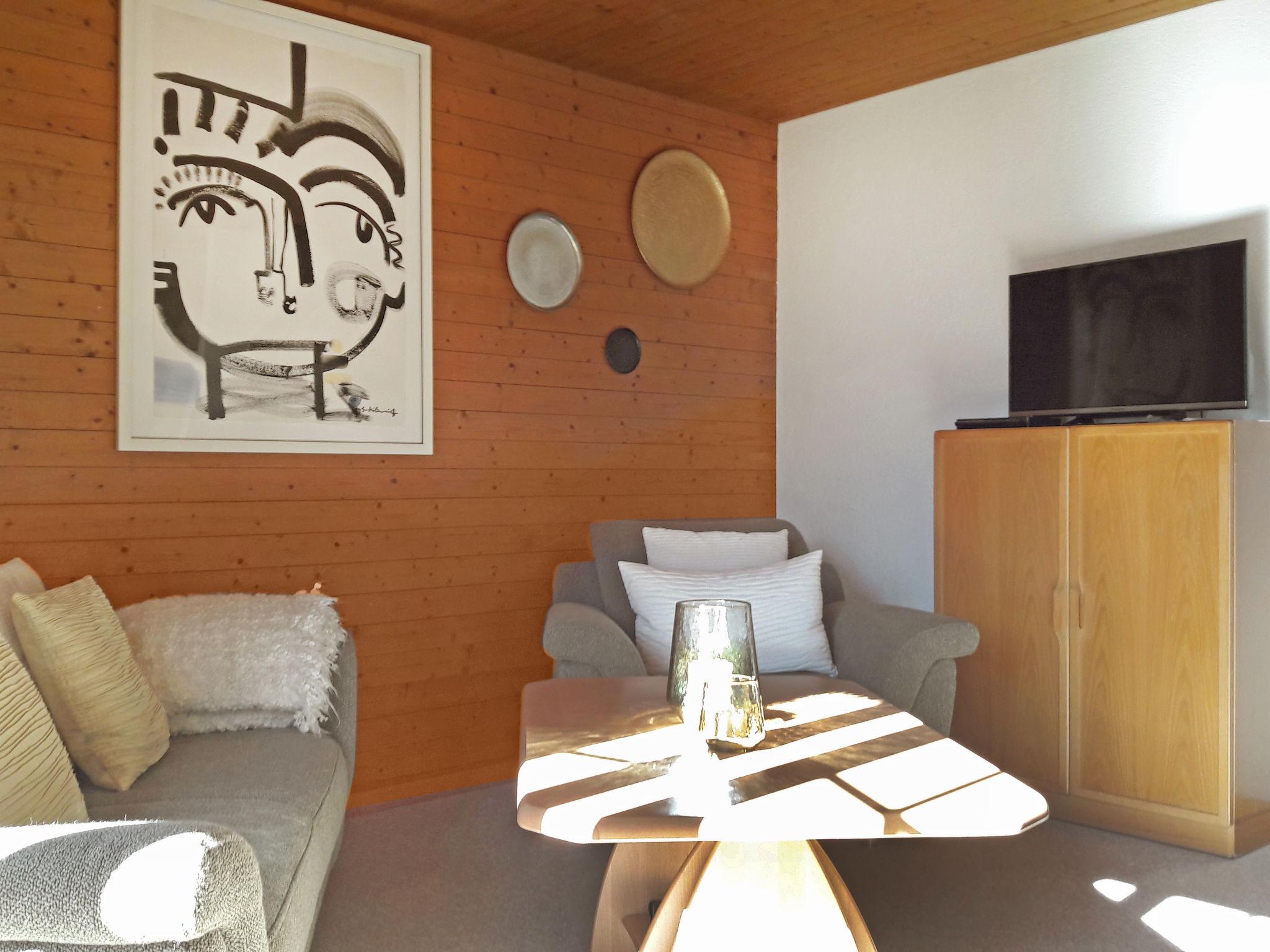 Foto 9 - Appartamento con 1 camera da letto a Lauterbrunnen con vista sulle montagne