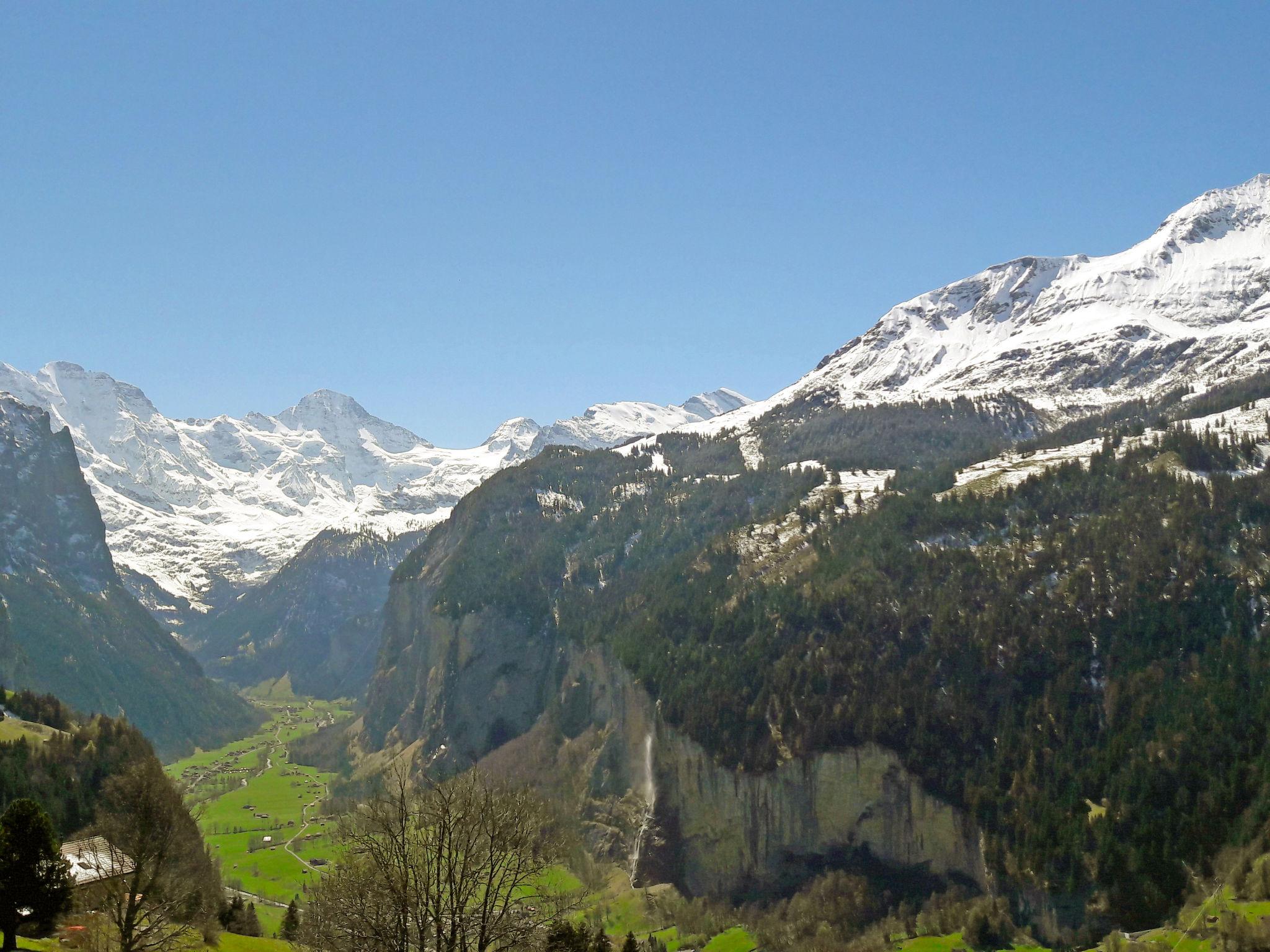 Foto 14 - Appartamento con 1 camera da letto a Lauterbrunnen con vista sulle montagne