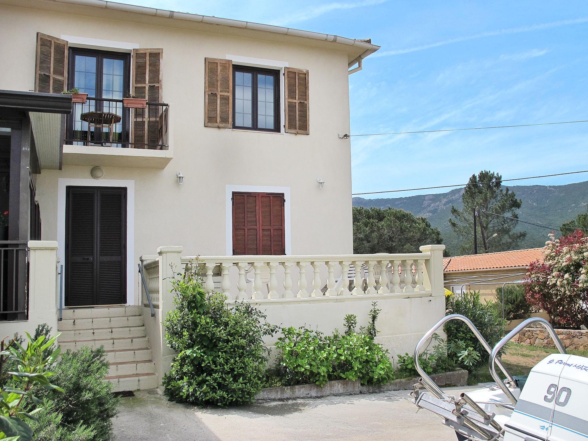 Photo 1 - Appartement de 2 chambres à Galéria avec piscine et vues à la mer