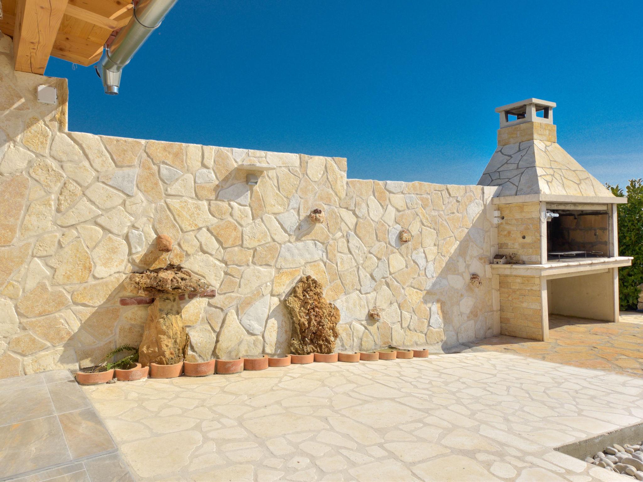 Photo 4 - Maison de 5 chambres à Benkovac avec piscine privée et vues à la mer