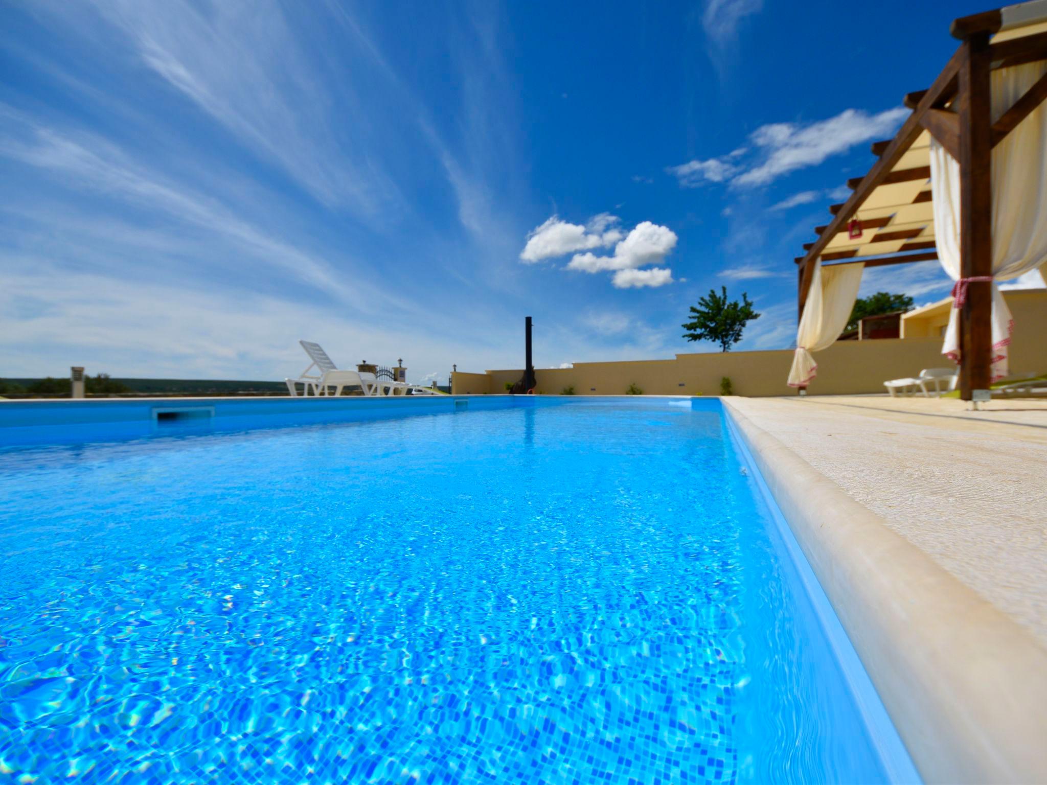 Foto 38 - Casa de 5 quartos em Benkovac com piscina privada e vistas do mar