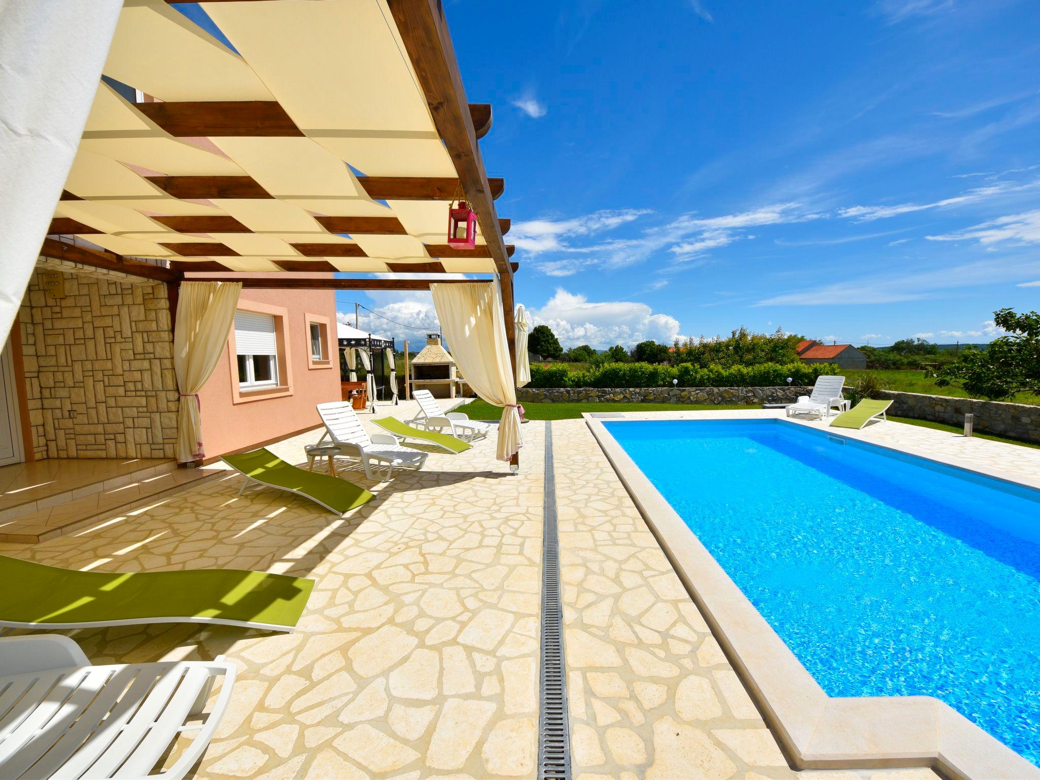 Photo 26 - Maison de 5 chambres à Benkovac avec piscine privée et jardin