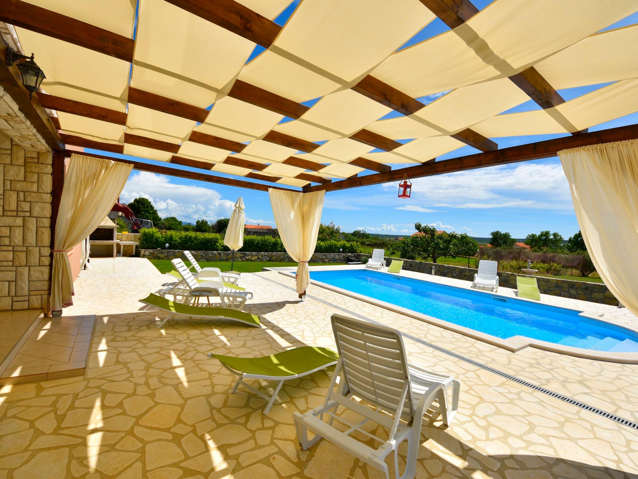 Foto 2 - Casa con 5 camere da letto a Benkovac con piscina privata e vista mare
