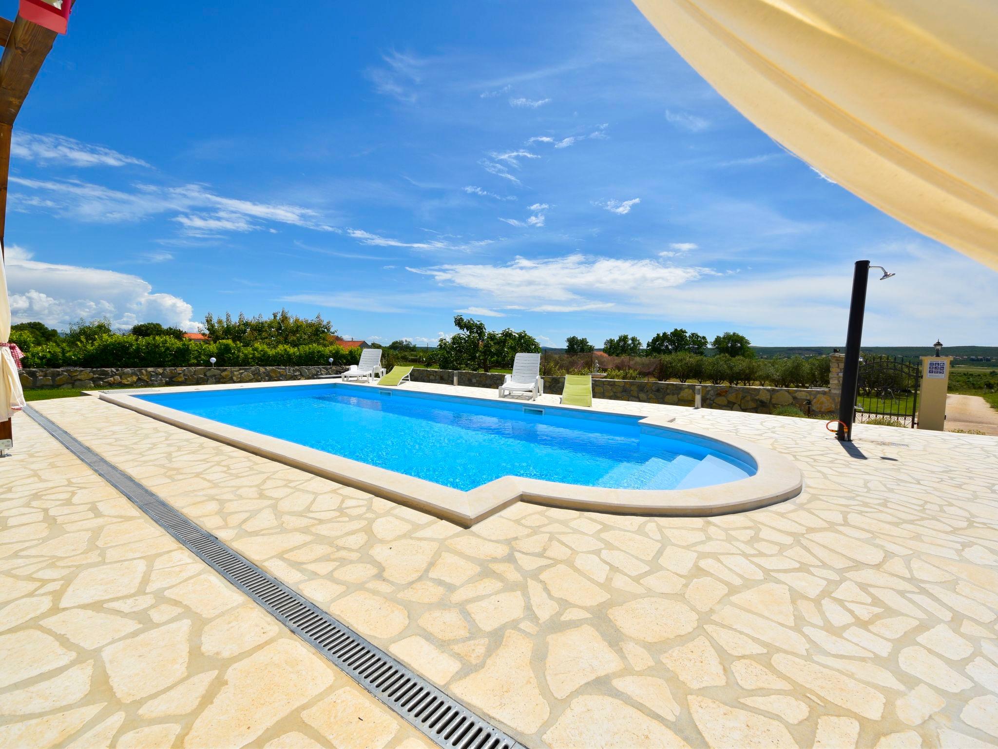 Photo 28 - Maison de 5 chambres à Benkovac avec piscine privée et jardin