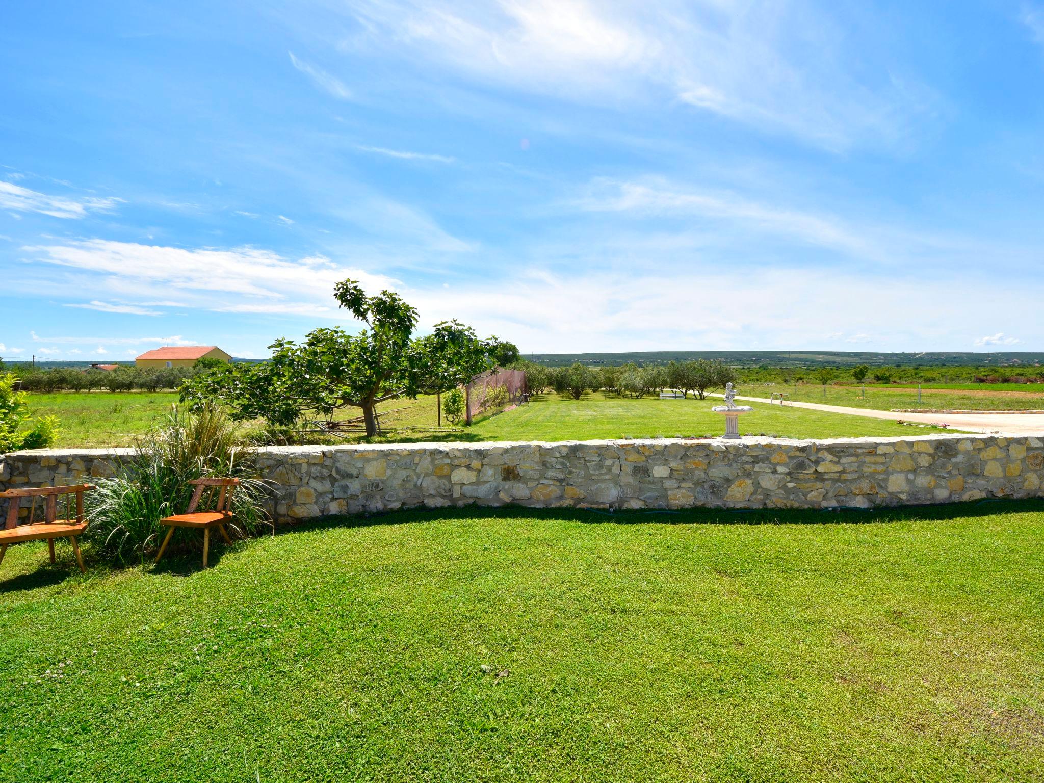 Foto 34 - Casa de 5 quartos em Benkovac com piscina privada e jardim