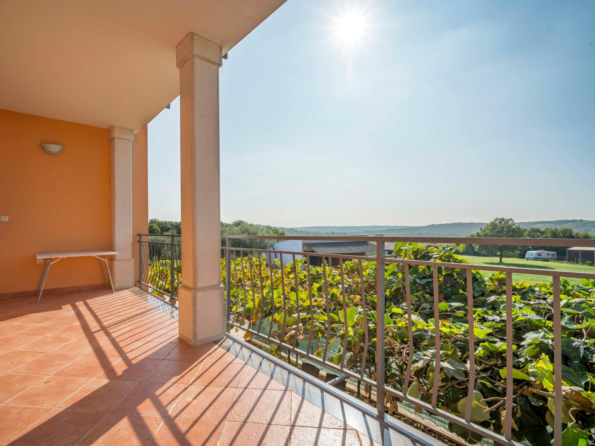 Photo 12 - Maison de 4 chambres à Bale avec piscine privée et vues à la mer