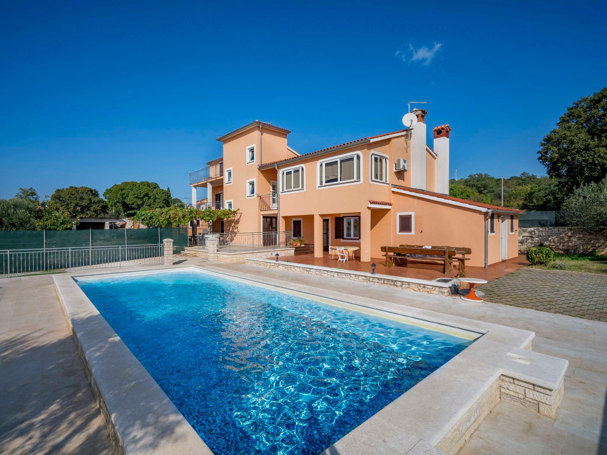 Photo 20 - Maison de 4 chambres à Bale avec piscine privée et vues à la mer