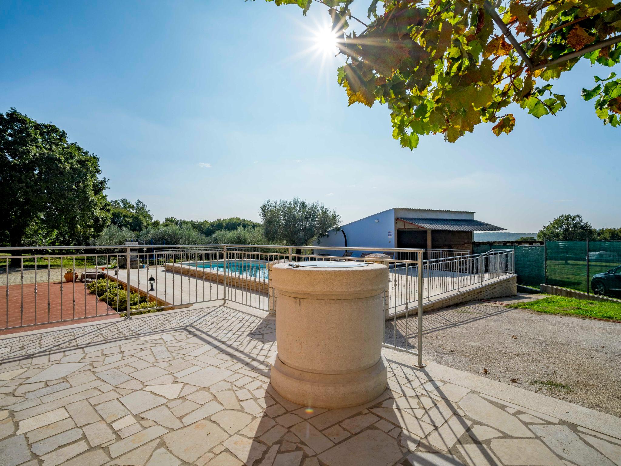 Photo 24 - Maison de 4 chambres à Bale avec piscine privée et vues à la mer