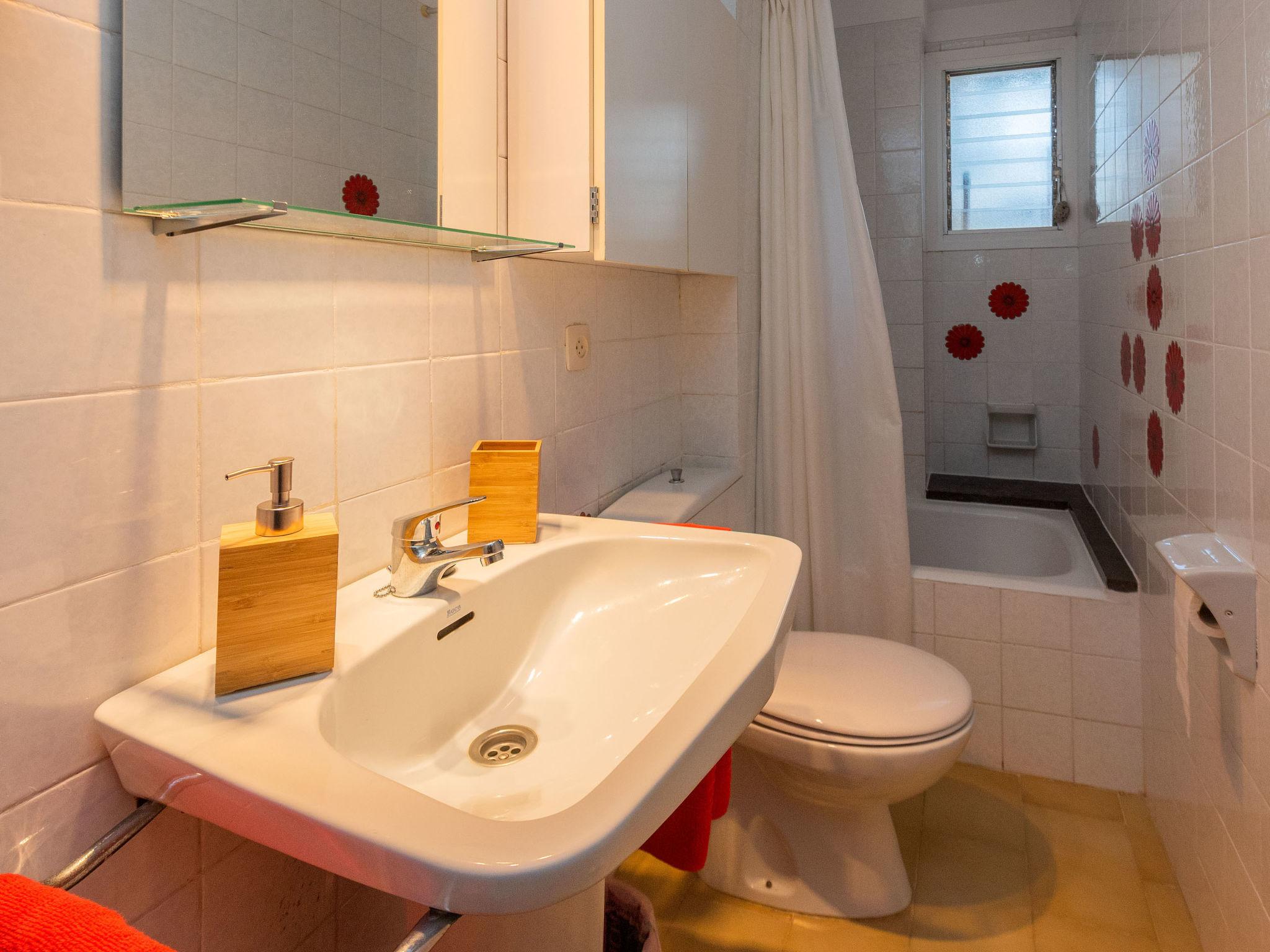 Foto 10 - Appartamento con 3 camere da letto a Sant Andreu de Llavaneres con piscina e vista mare