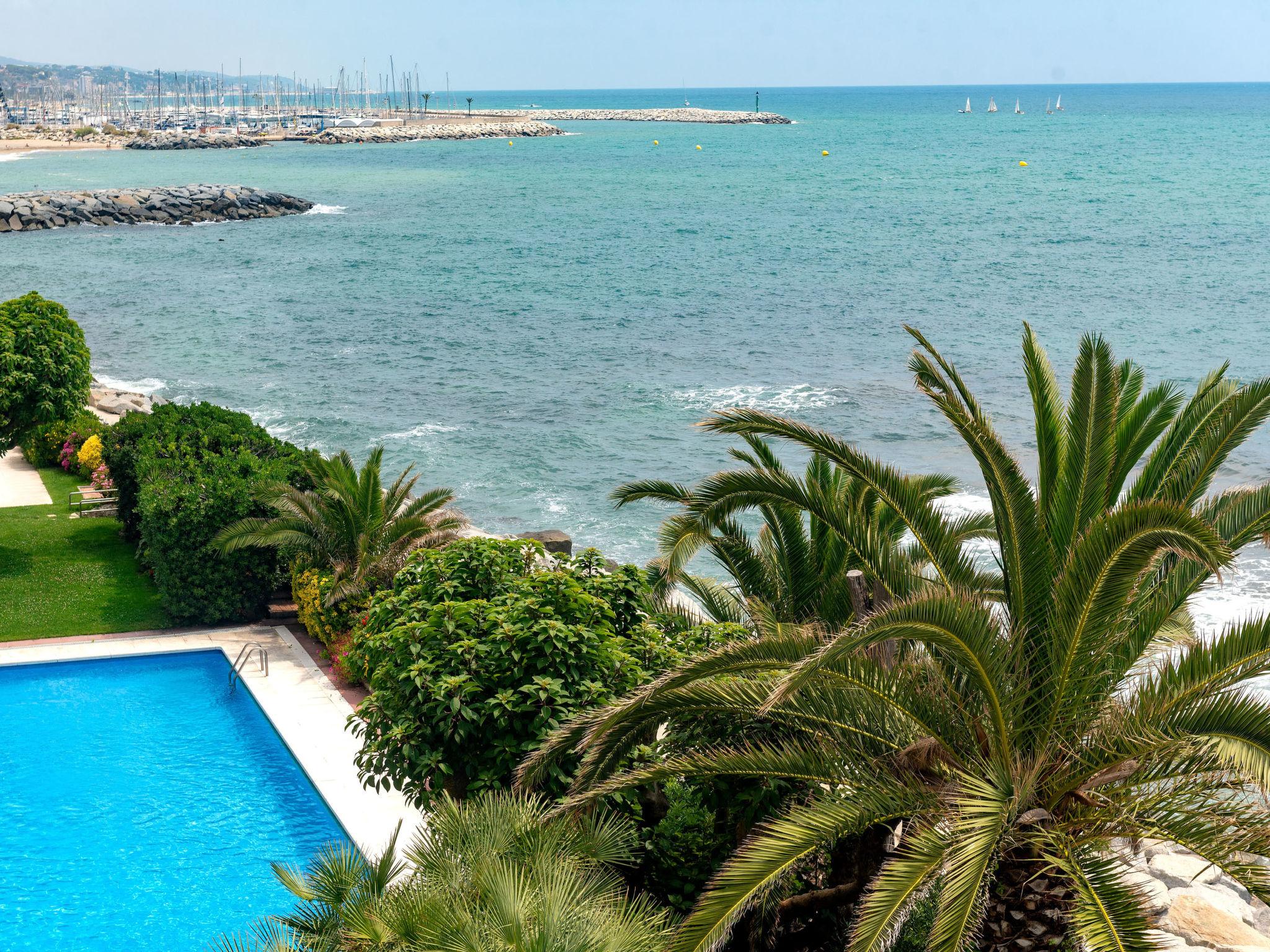 Photo 14 - Appartement de 3 chambres à Sant Andreu de Llavaneres avec piscine et vues à la mer