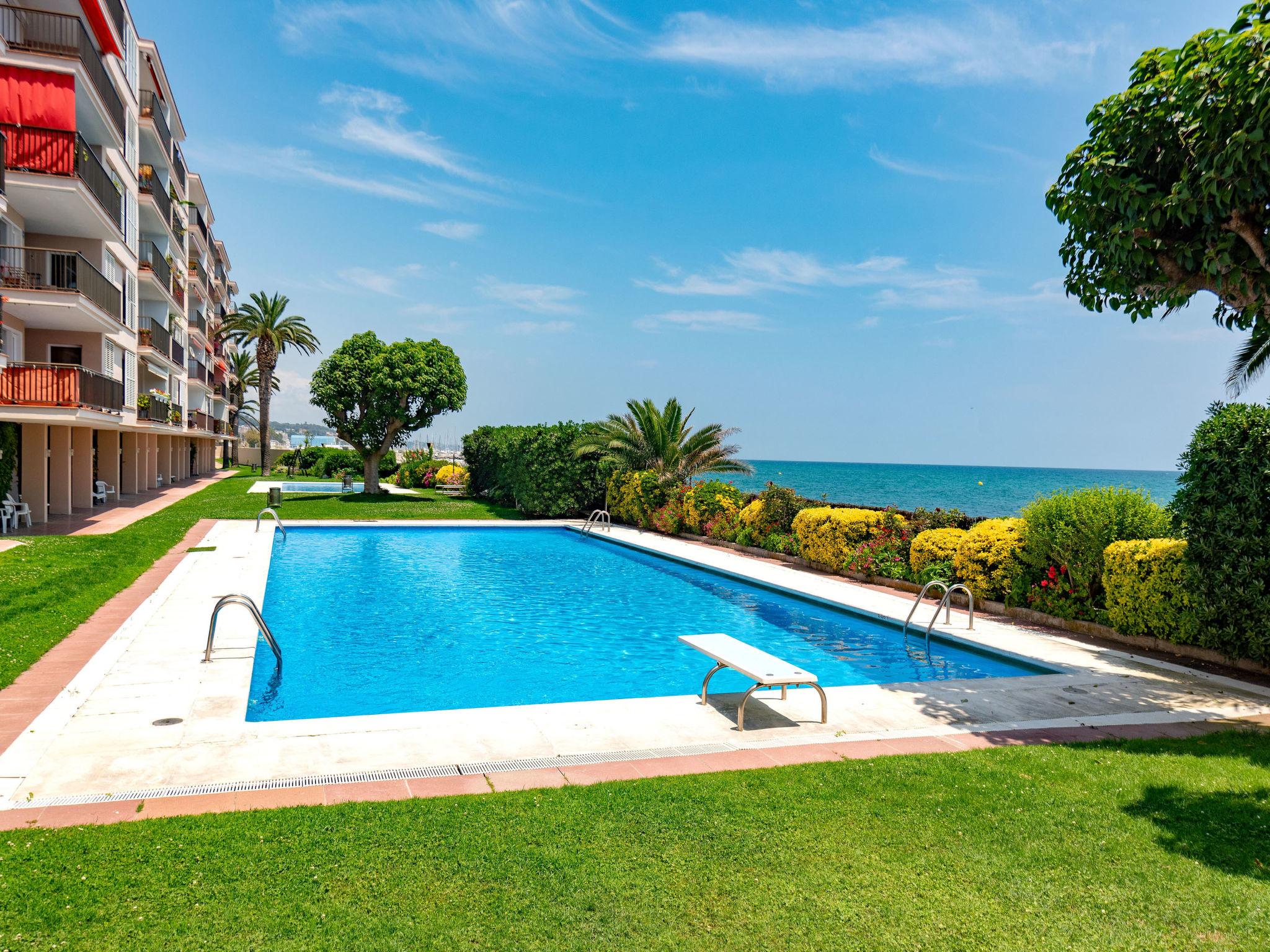 Photo 13 - Appartement de 3 chambres à Sant Andreu de Llavaneres avec piscine et vues à la mer