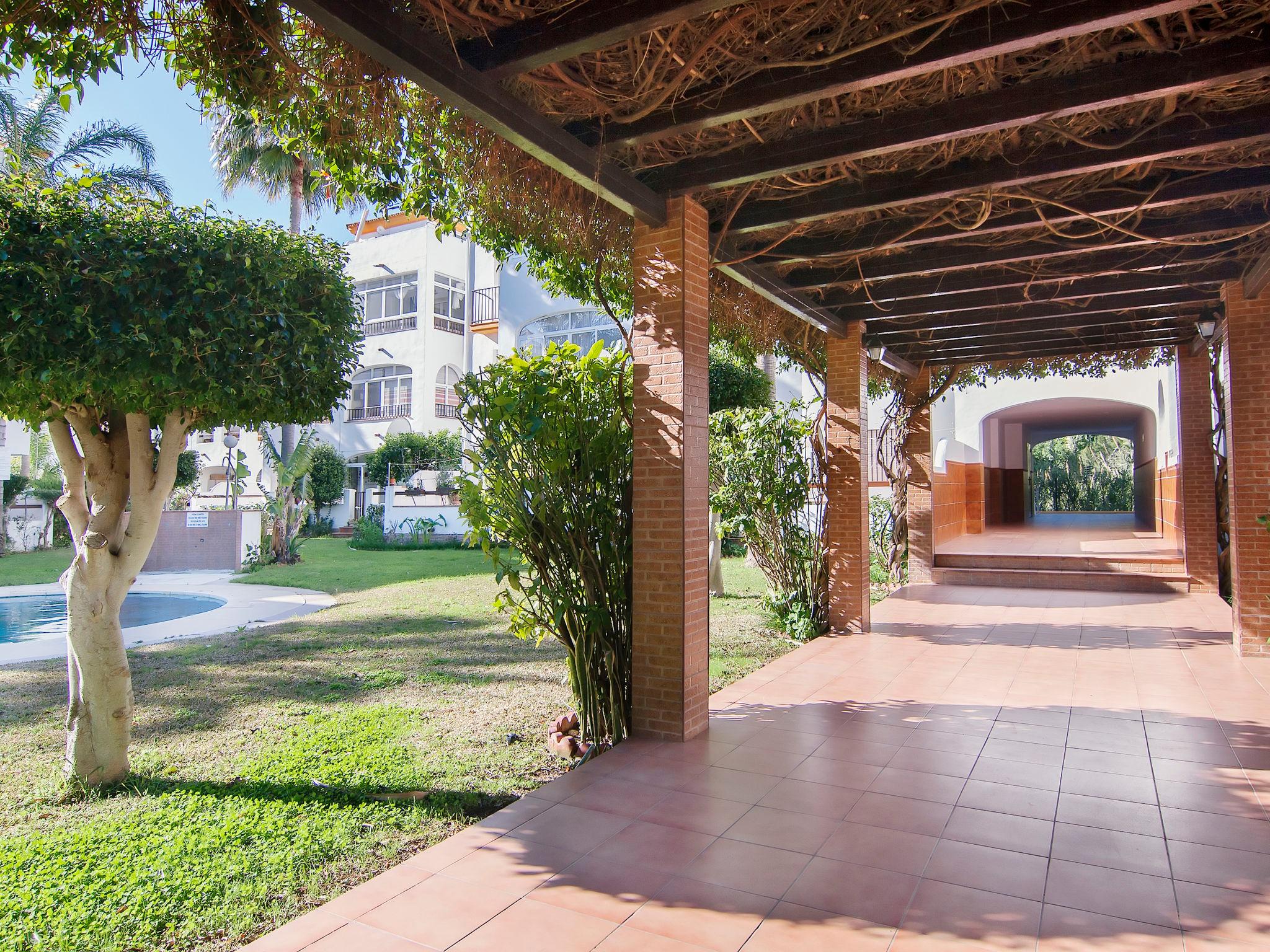 Foto 30 - Appartamento con 2 camere da letto a Benalmádena con piscina e vista mare