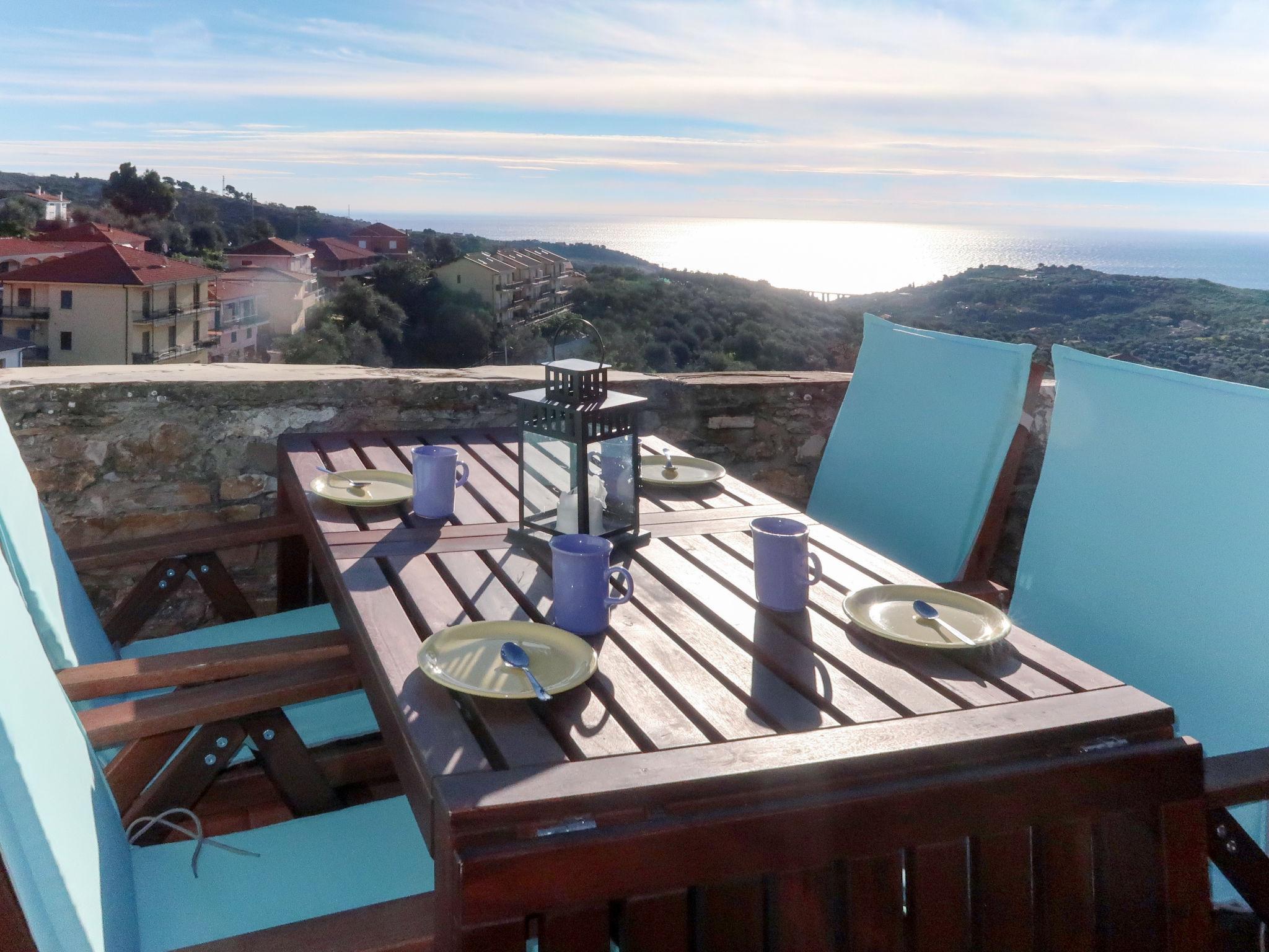 Foto 2 - Casa de 2 habitaciones en Civezza con terraza y vistas al mar