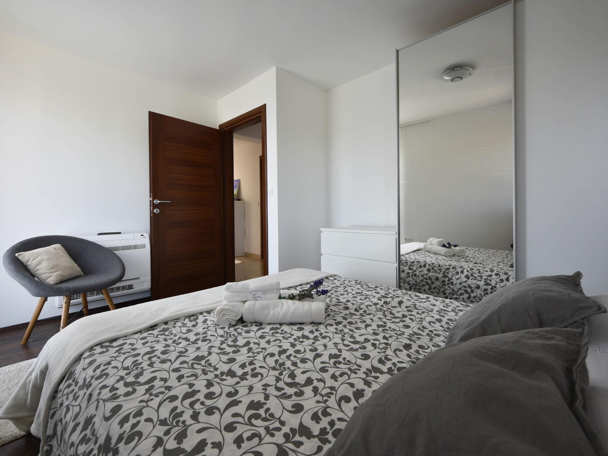 Foto 17 - Casa con 4 camere da letto a Bibinje con piscina privata e vista mare