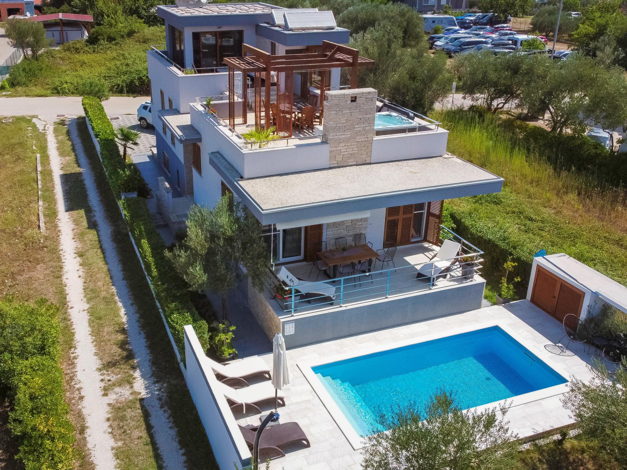 Foto 1 - Casa de 4 habitaciones en Bibinje con piscina privada y vistas al mar